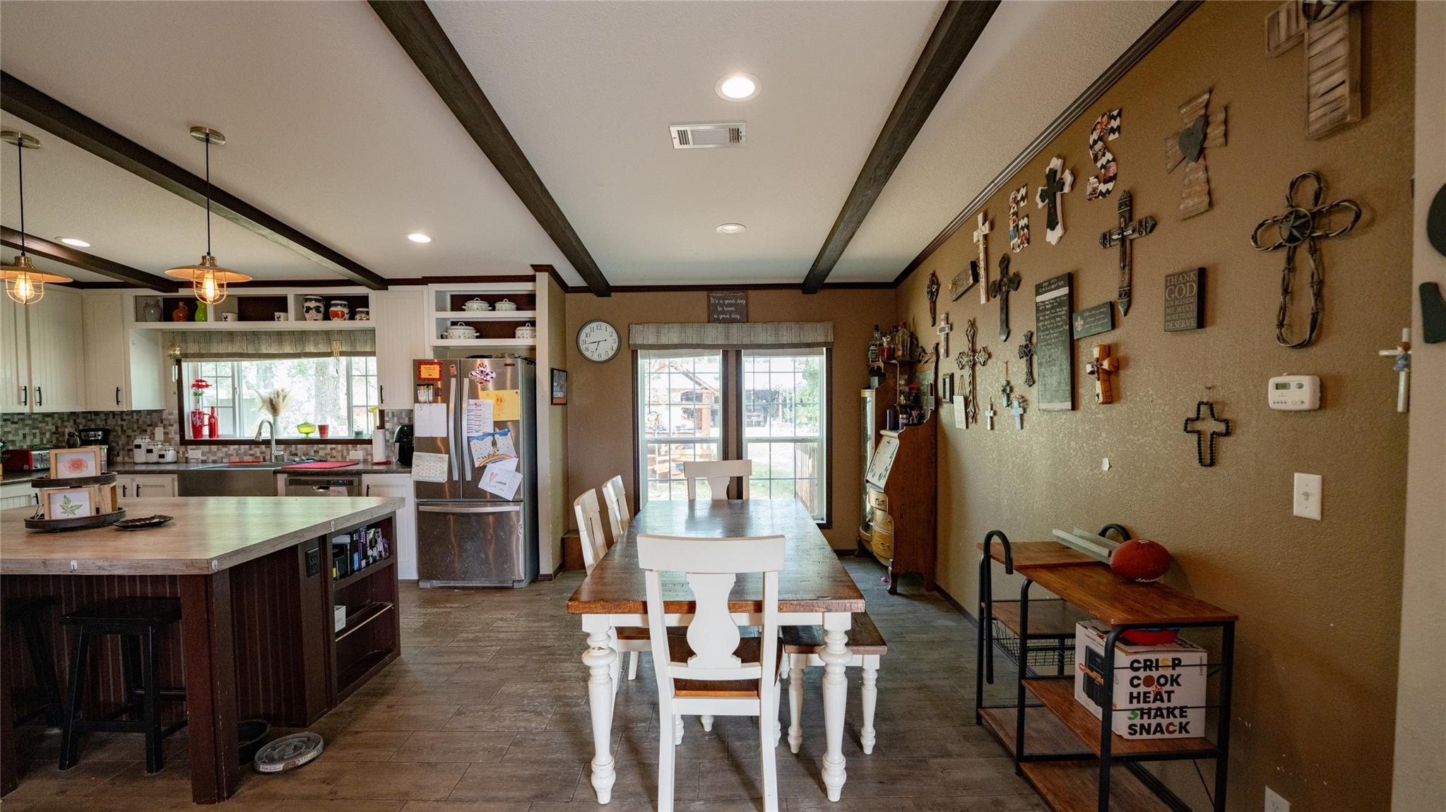 204 Country Ln, Rockdale, TX 76567