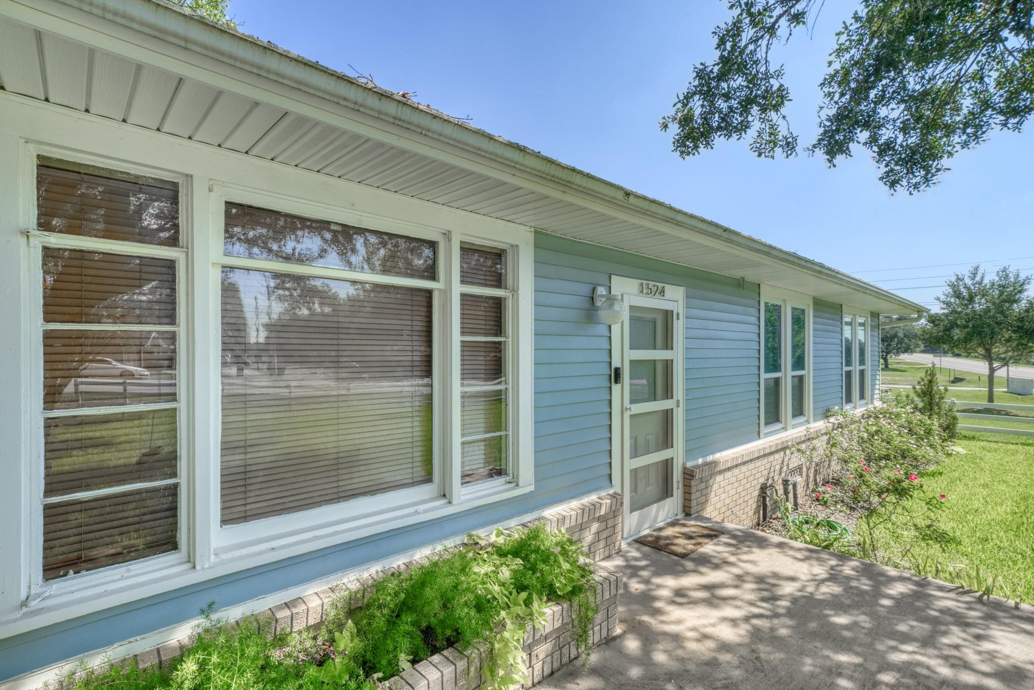 1524 Highway 159 W, Bellville, TX 77418