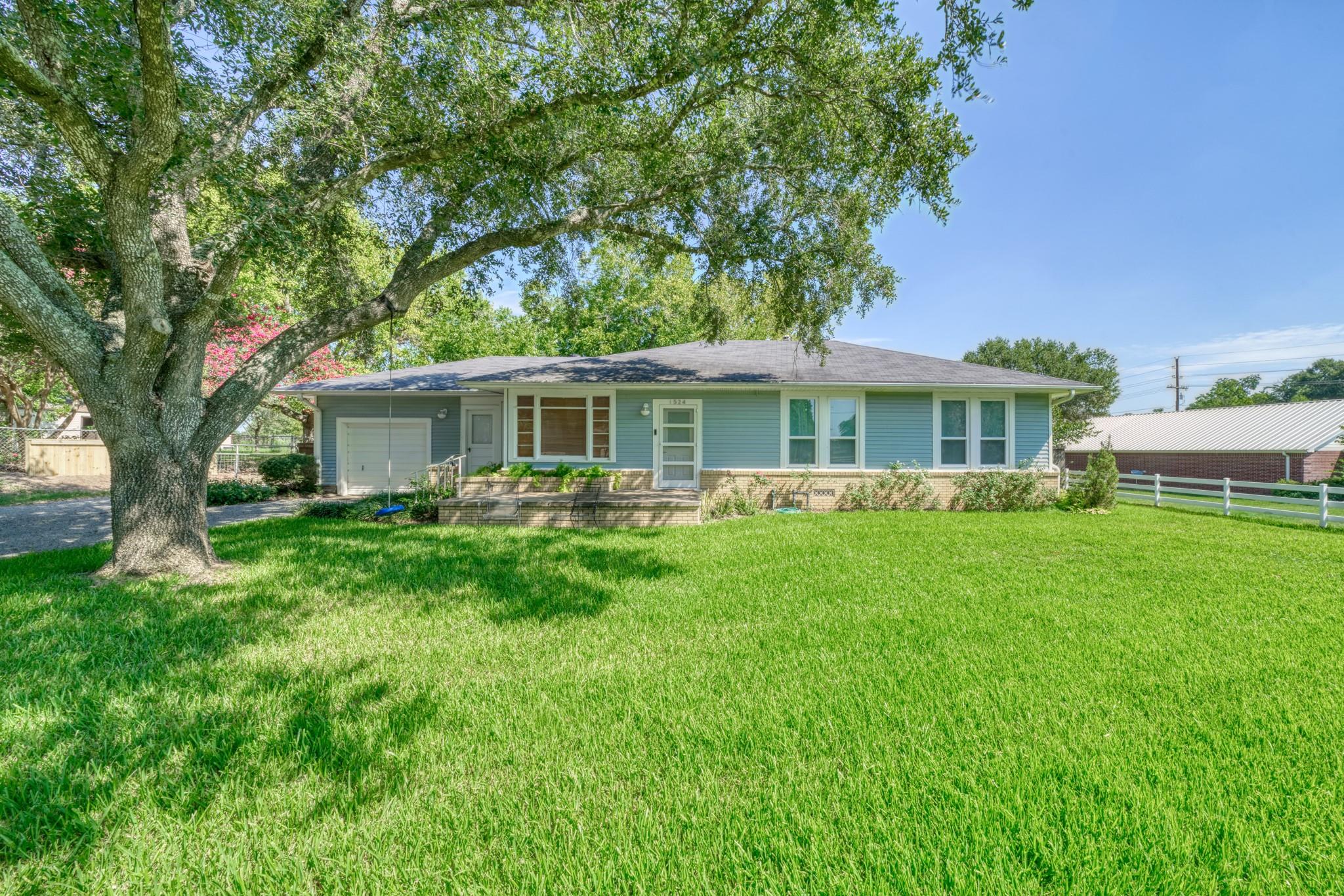1524 Highway 159 W, Bellville, TX 77418