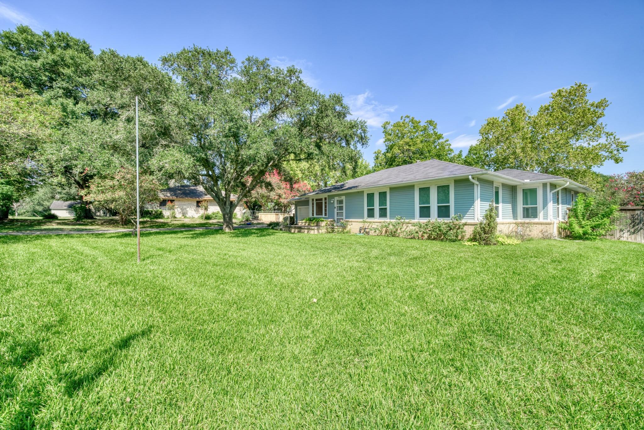 1524 Highway 159 W, Bellville, TX 77418