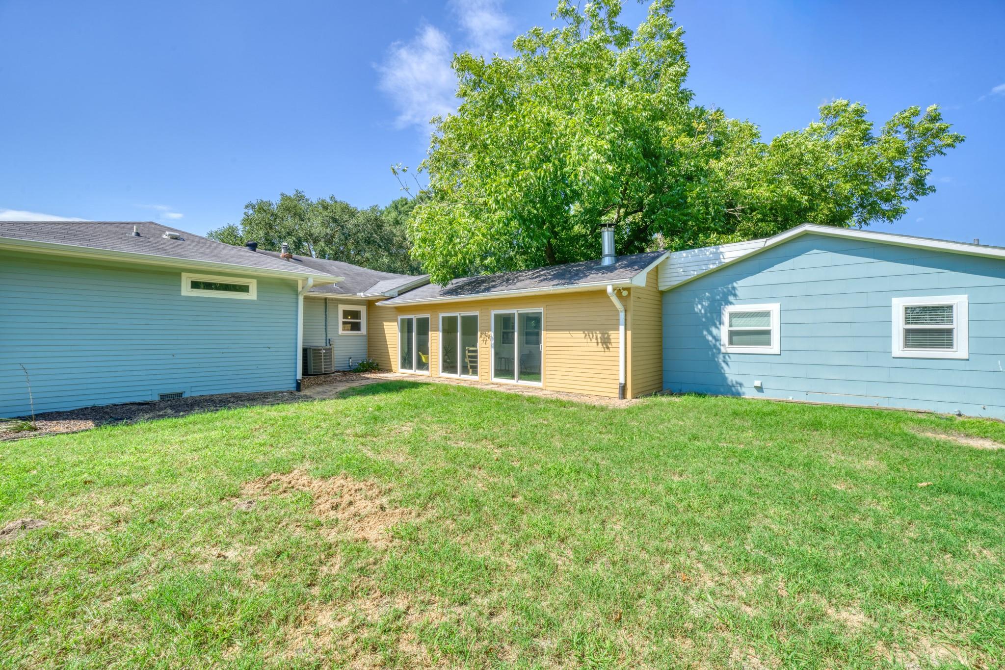 1524 Highway 159 W, Bellville, TX 77418