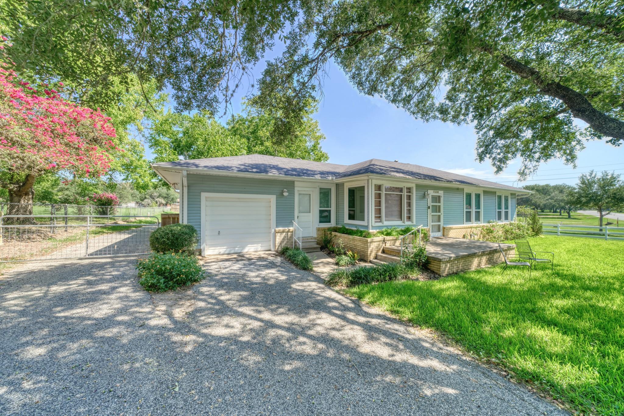 1524 Highway 159 W, Bellville, TX 77418