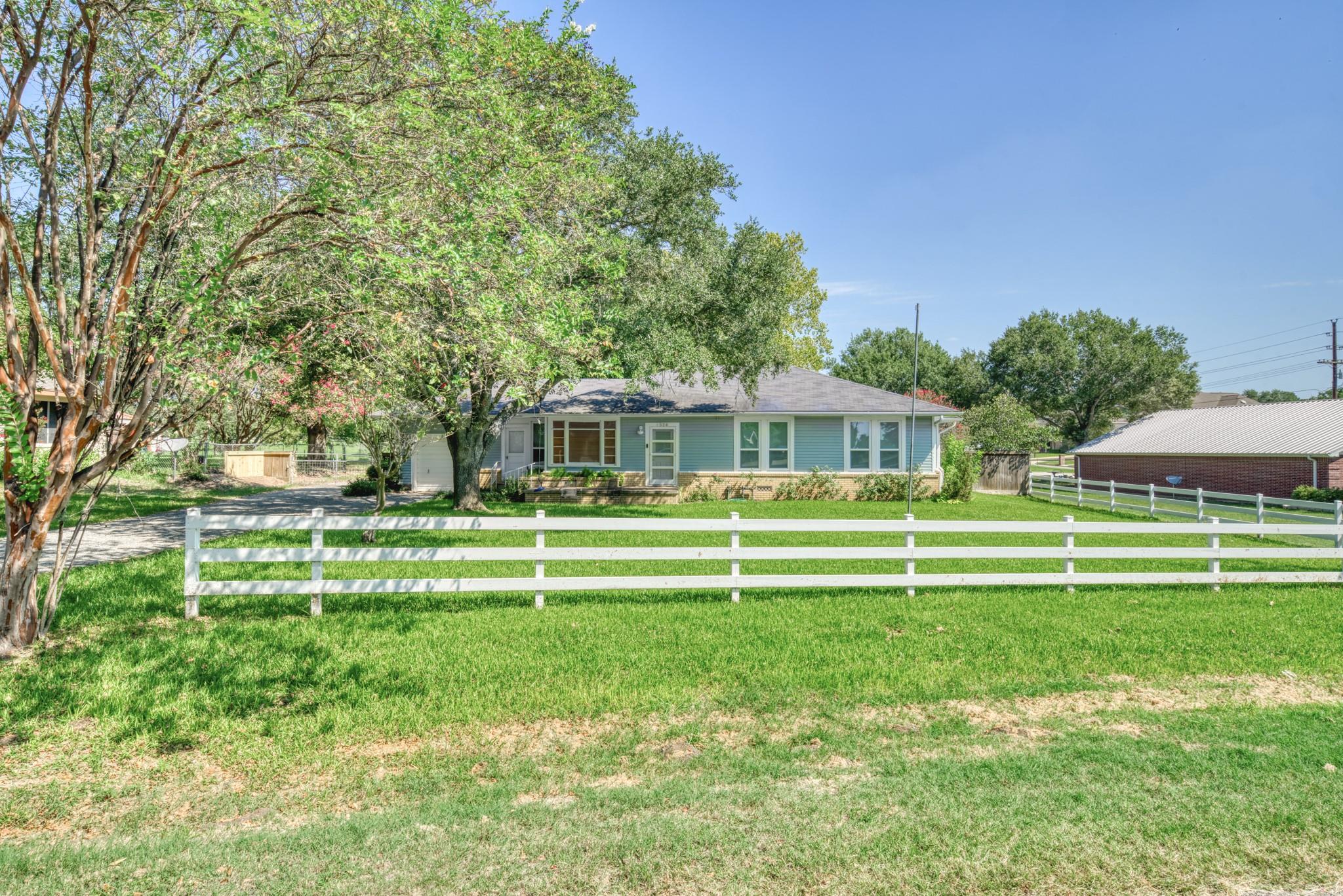 1524 Highway 159 W, Bellville, TX 77418