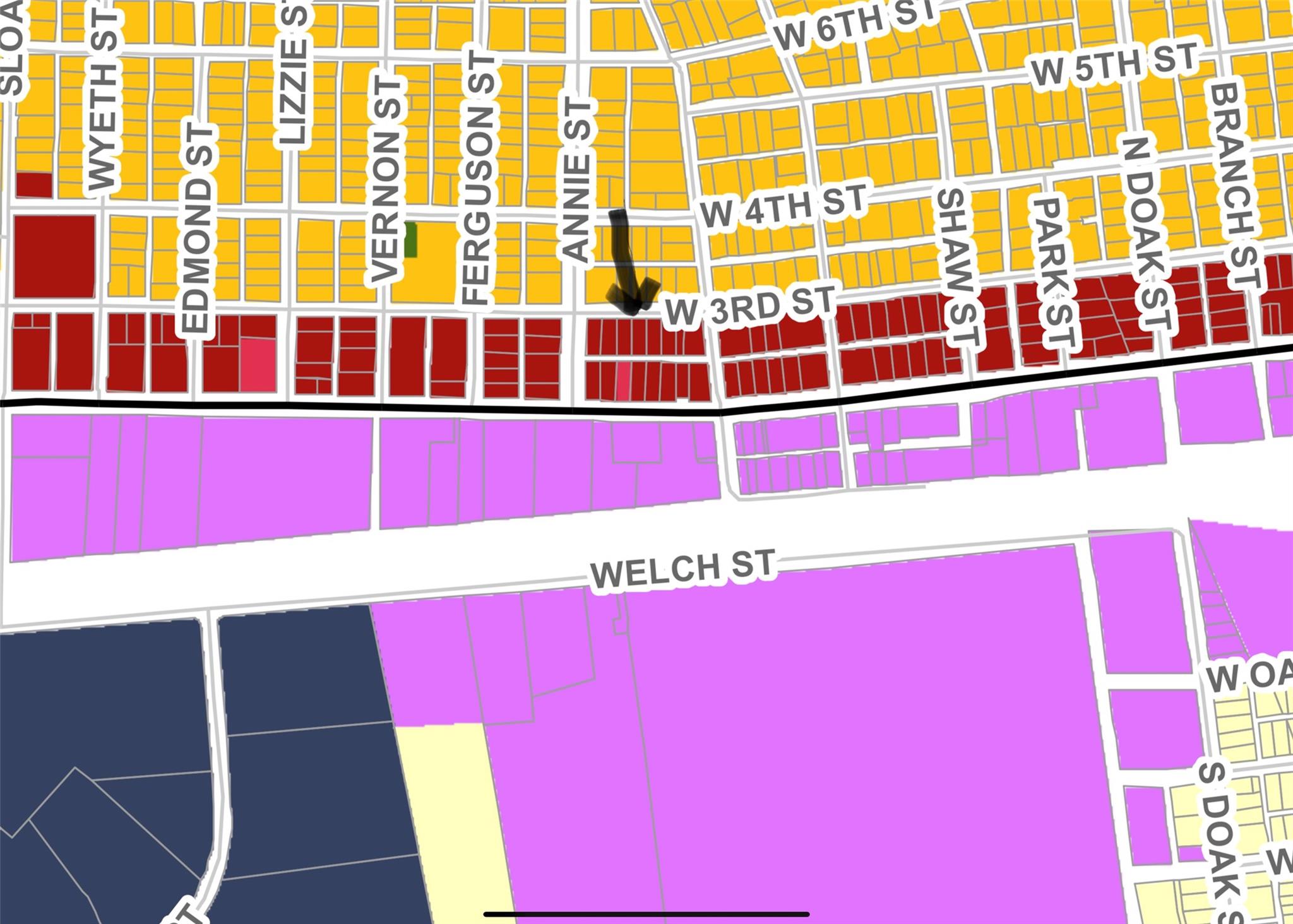 1113 W 3rd St, Taylor, TX 76574