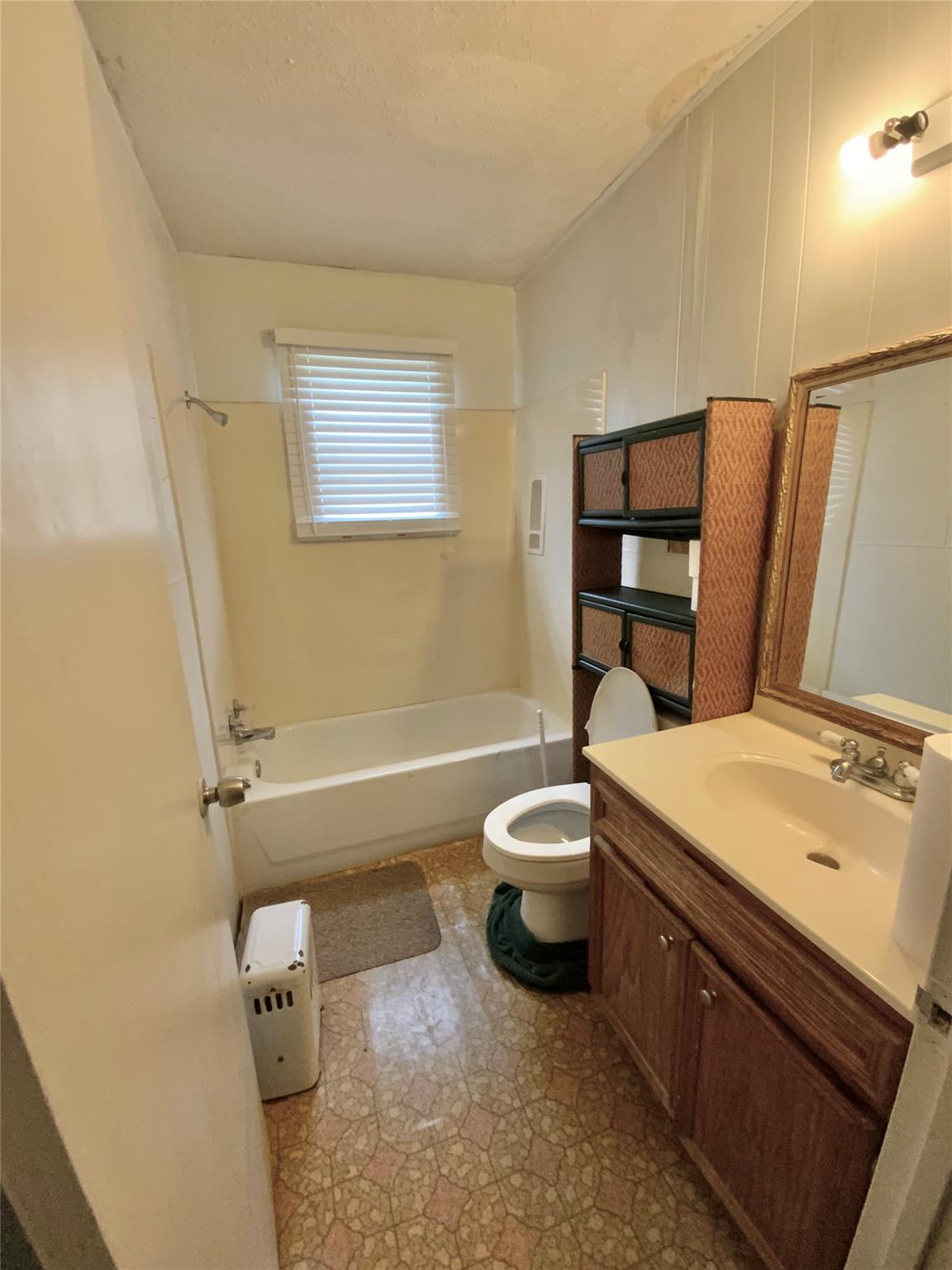 1113 W 3rd St, Taylor, TX 76574