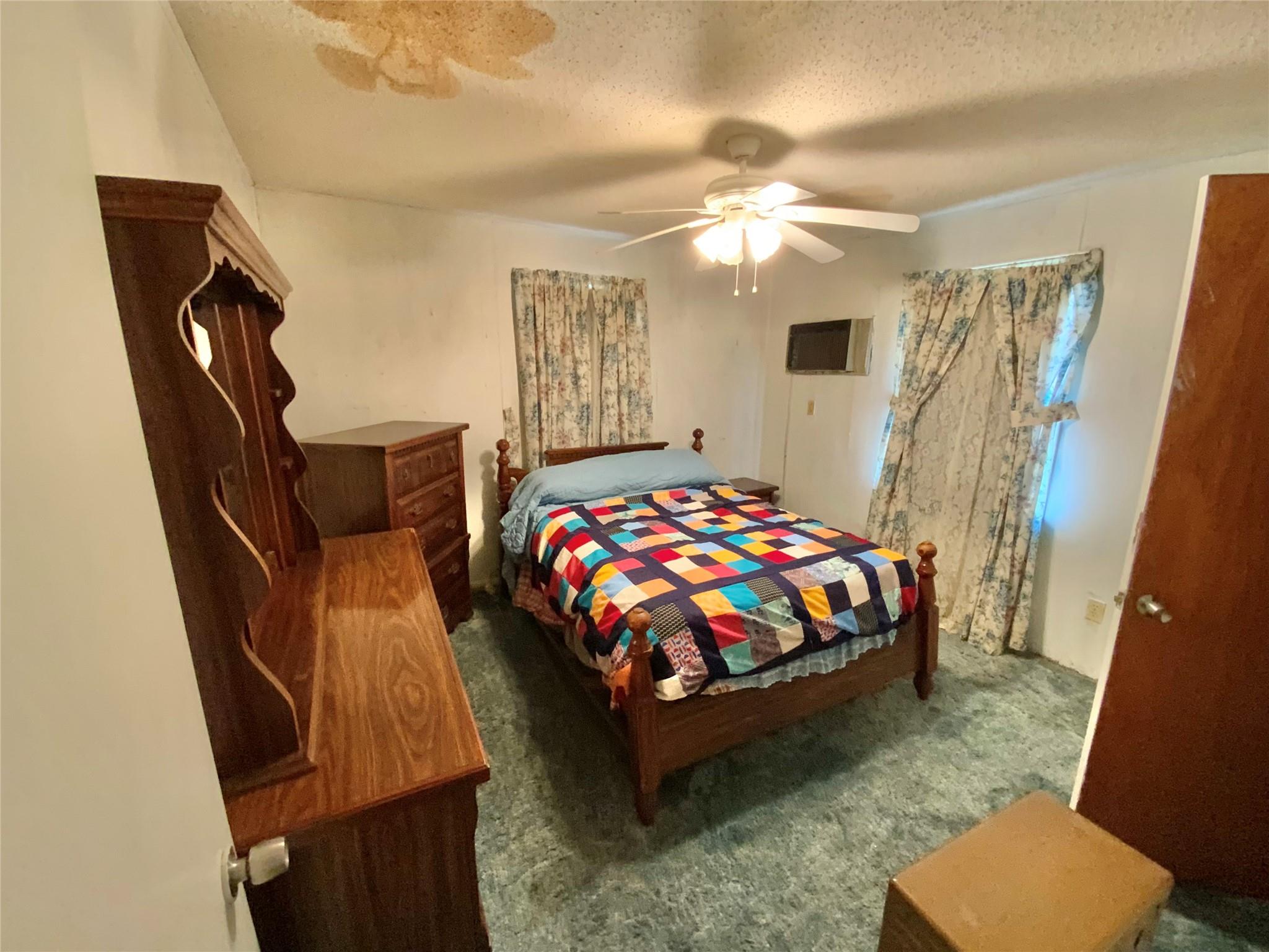 1113 W 3rd St, Taylor, TX 76574