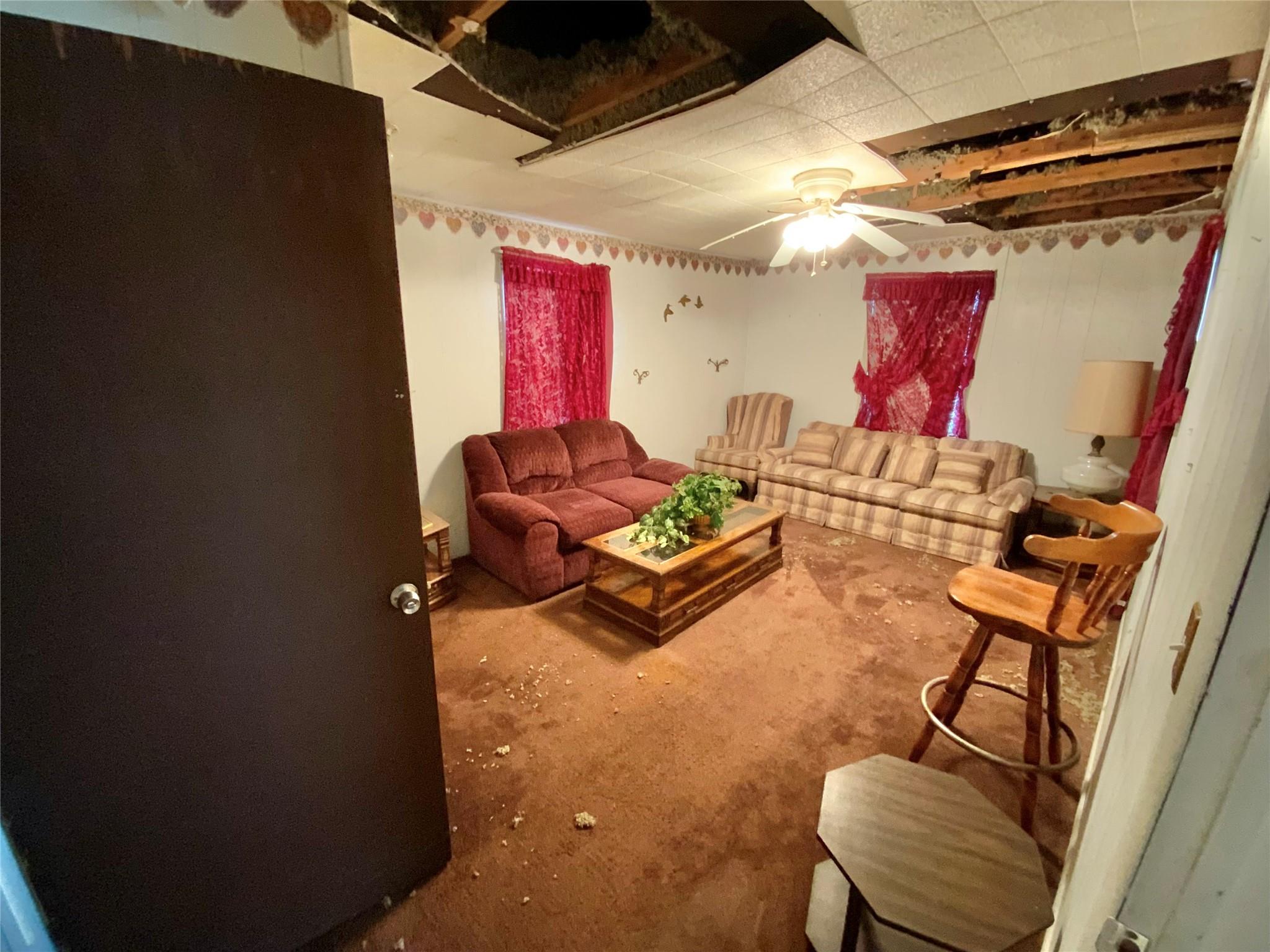 1113 W 3rd St, Taylor, TX 76574