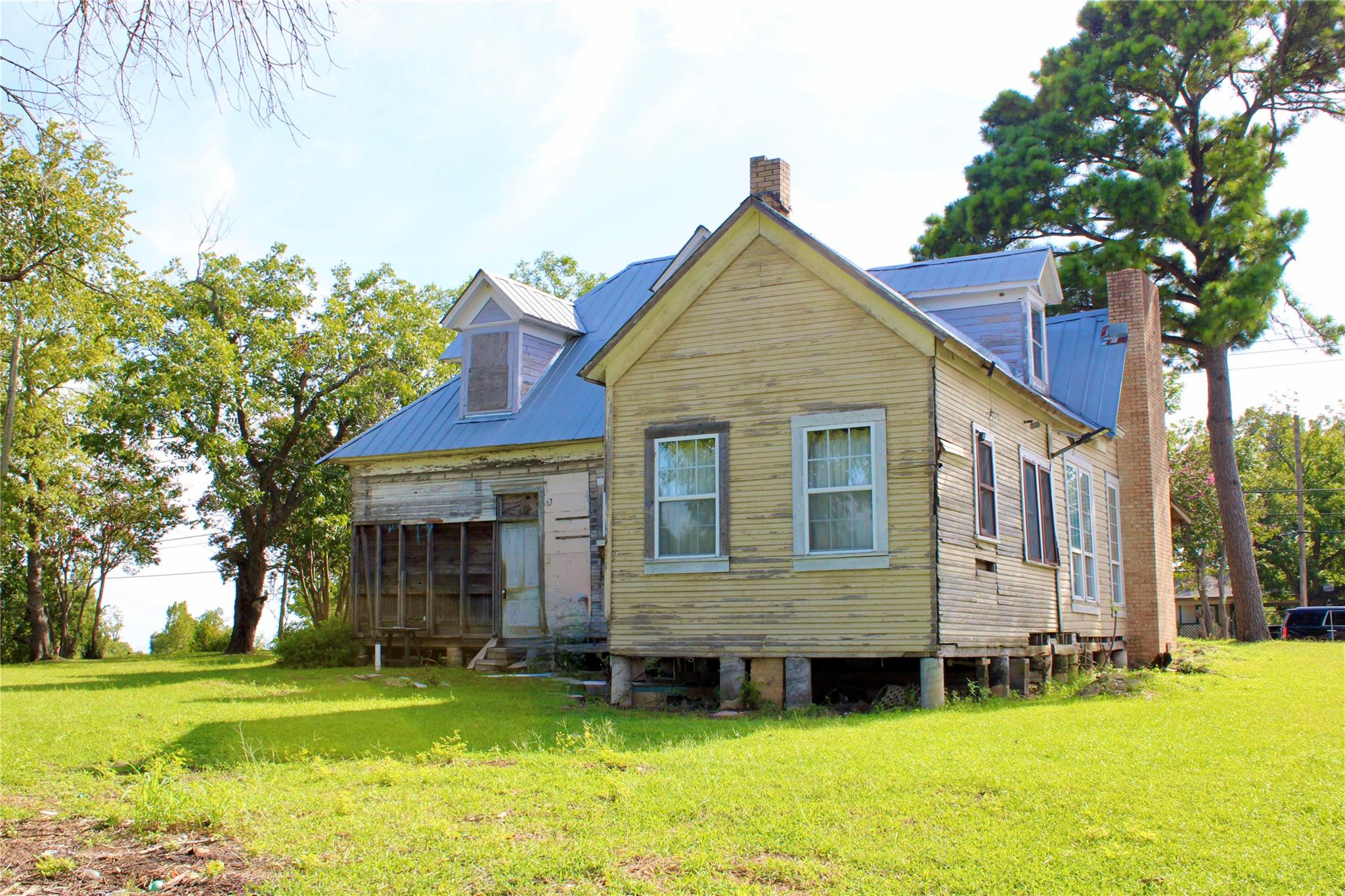 505 S Avenue C Ave, Elgin, TX 78621