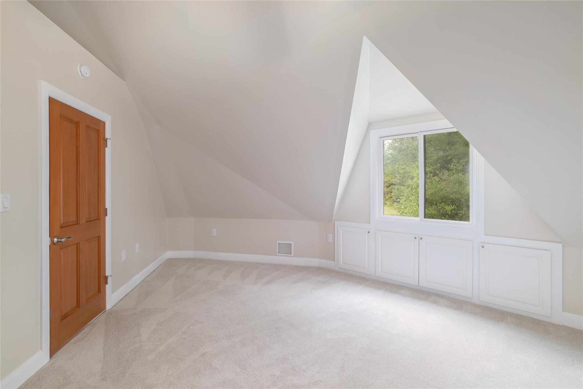 16 Tall Oaks Trl, Austin, TX 78737