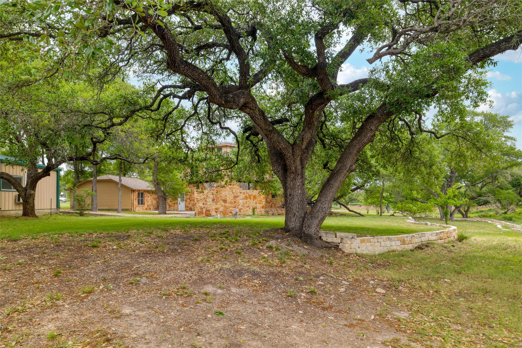 16 Tall Oaks Trl, Austin, TX 78737