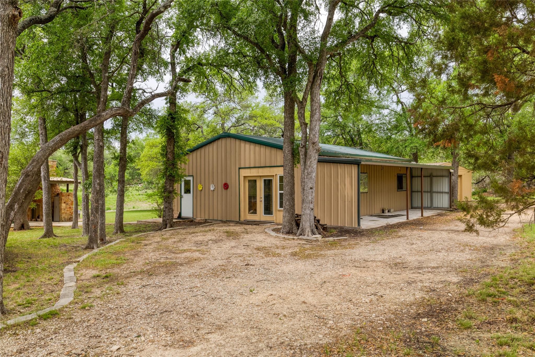 16 Tall Oaks Trl, Austin, TX 78737