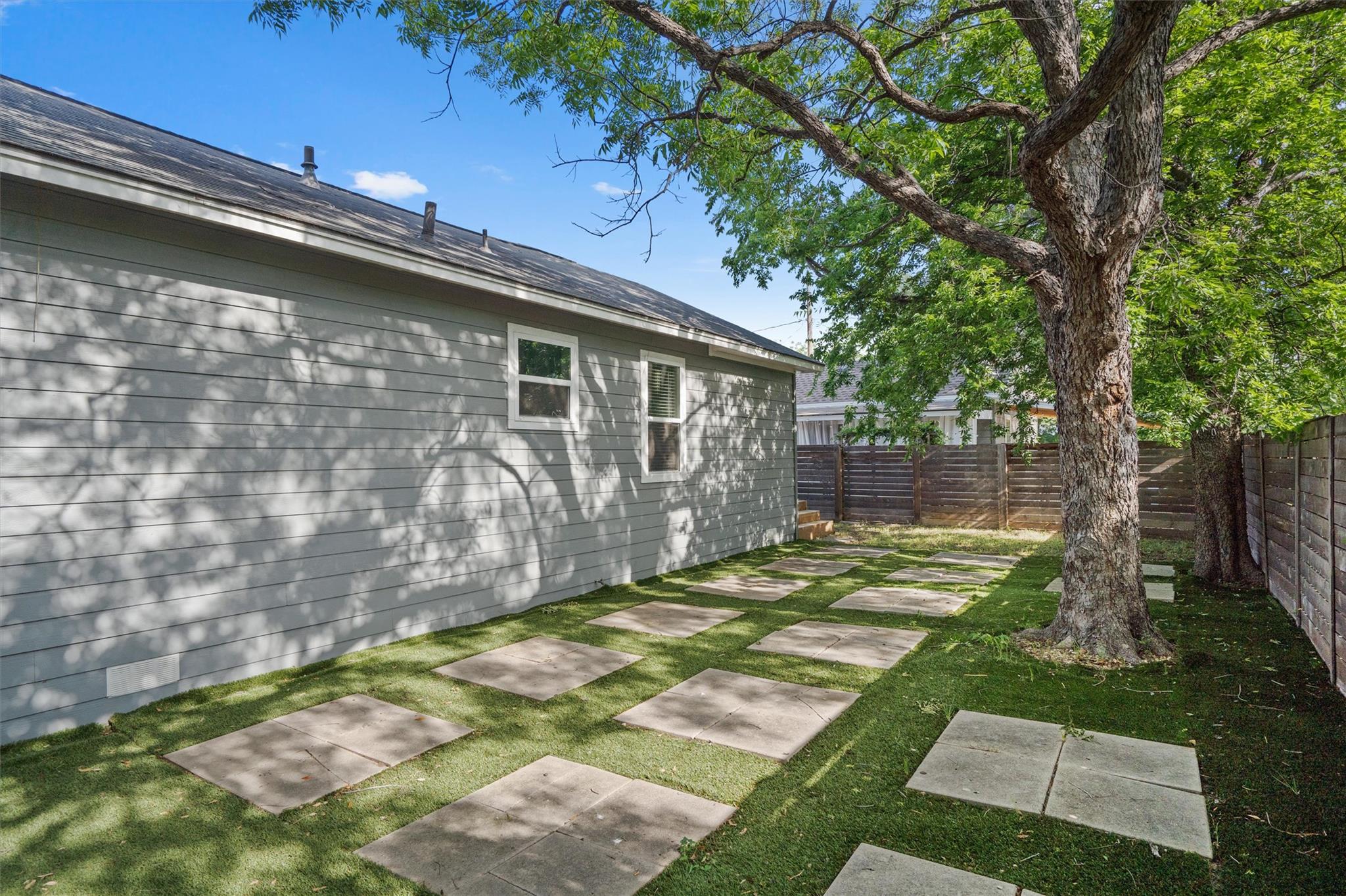 2102 E 14th St # A, Austin, TX 78702