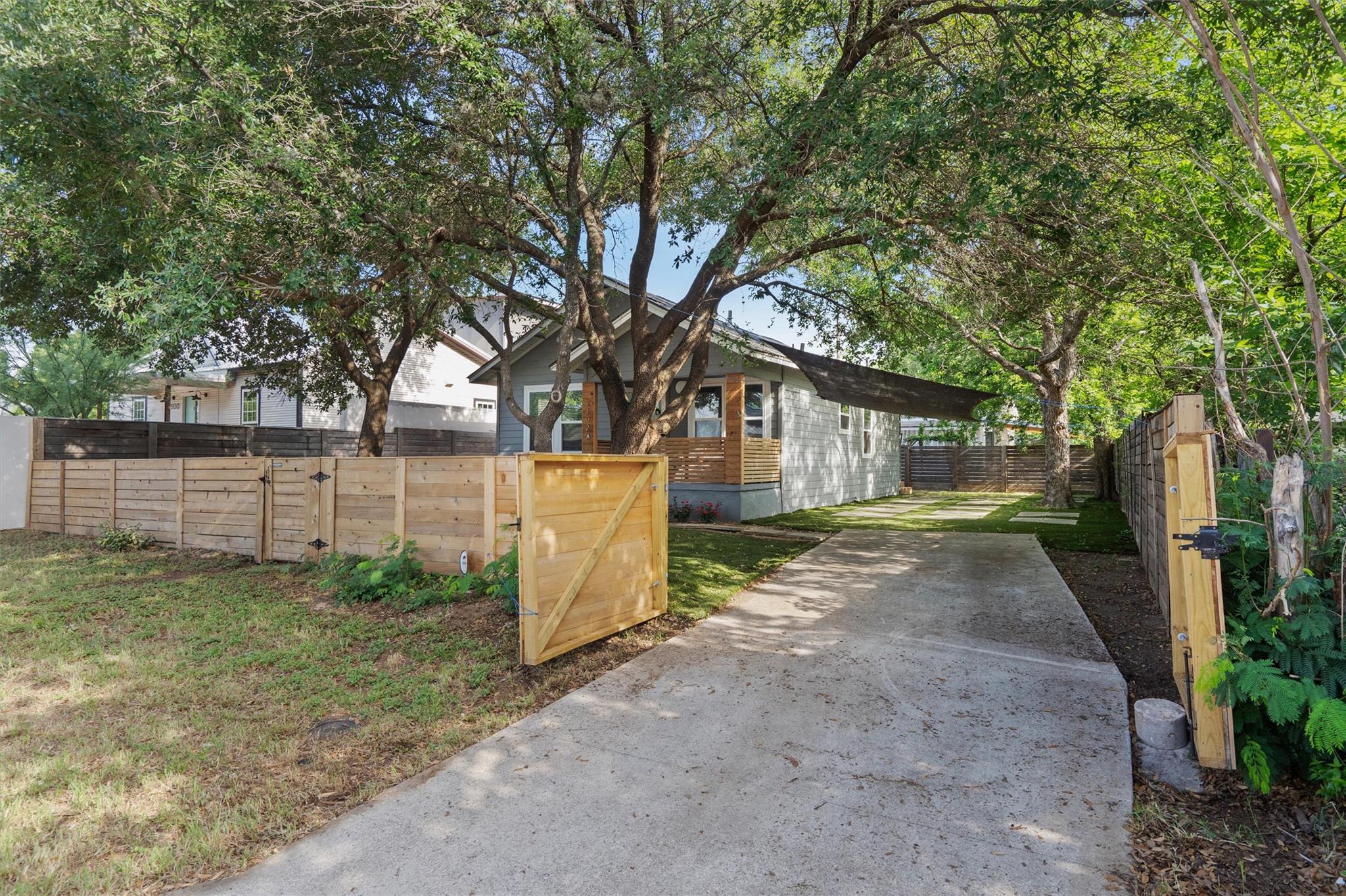 2102 E 14th St # A, Austin, TX 78702