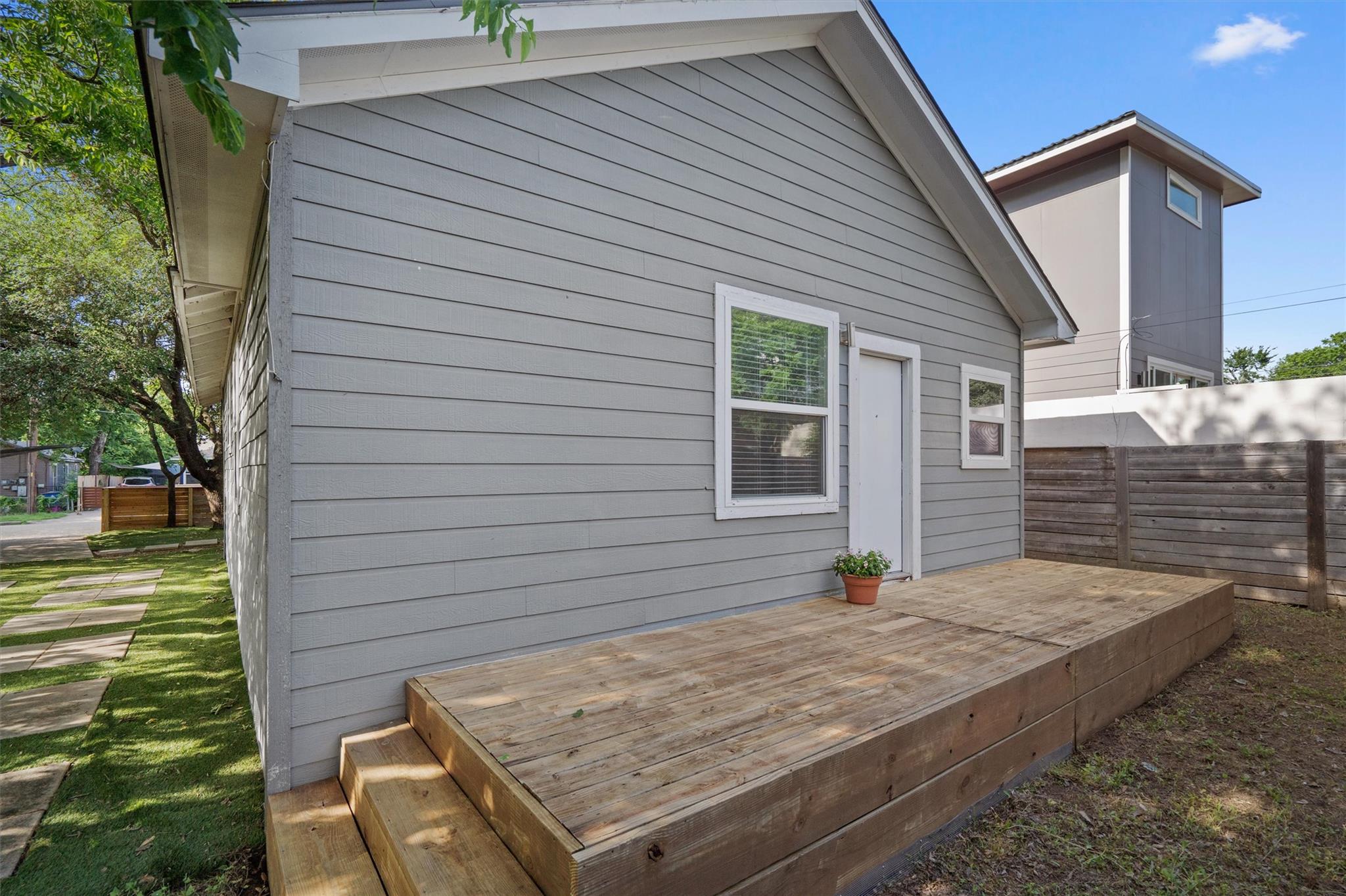 2102 E 14th St # A, Austin, TX 78702