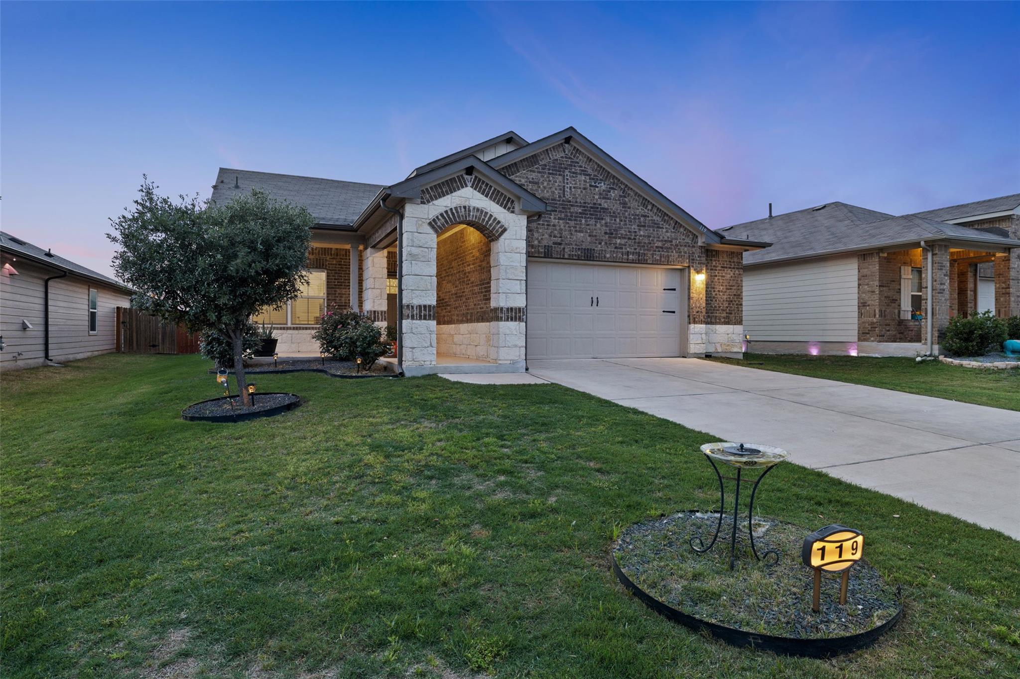 119 Stellamar Dr, Hutto, TX 78634