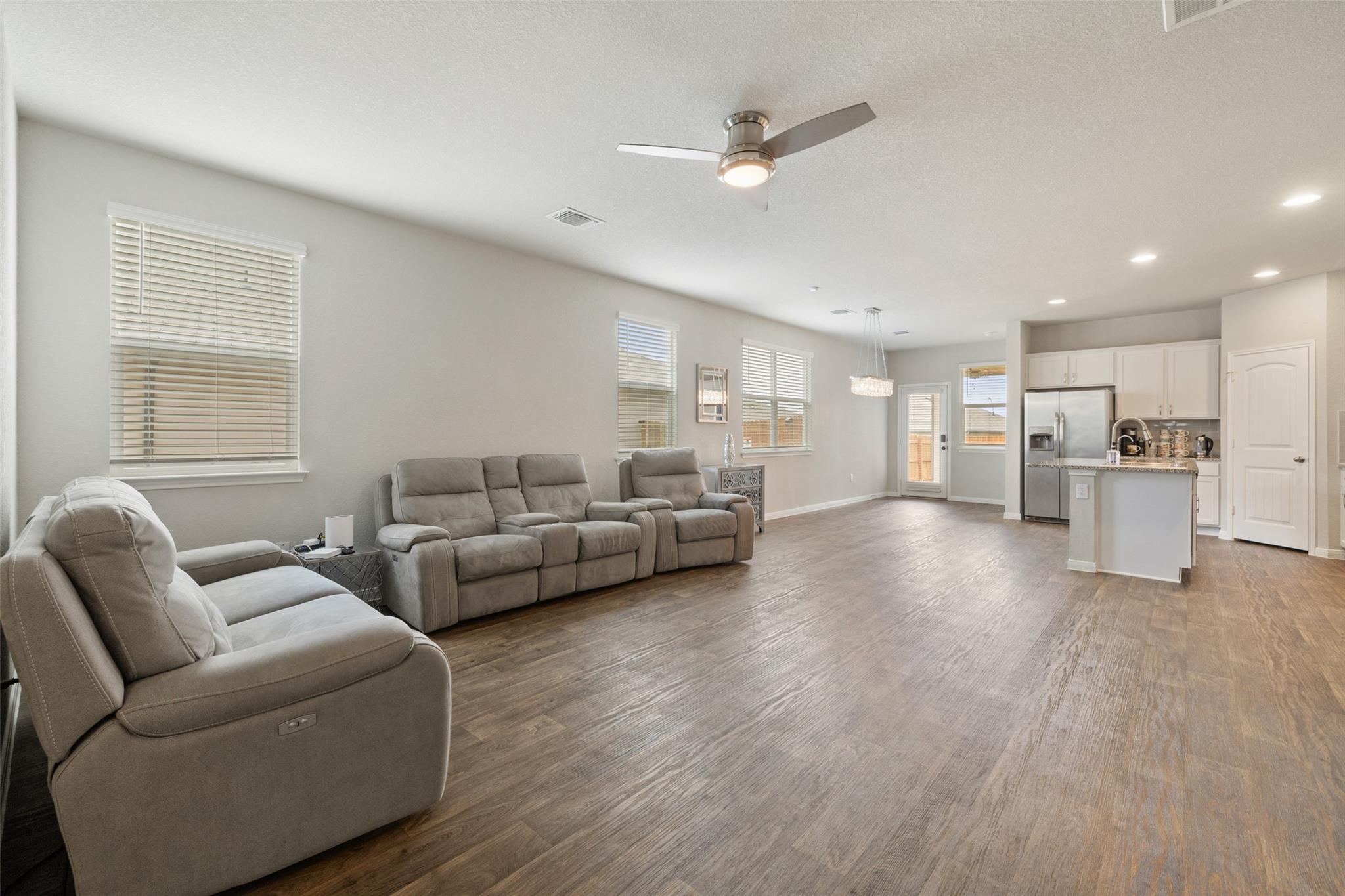 119 Stellamar Dr, Hutto, TX 78634
