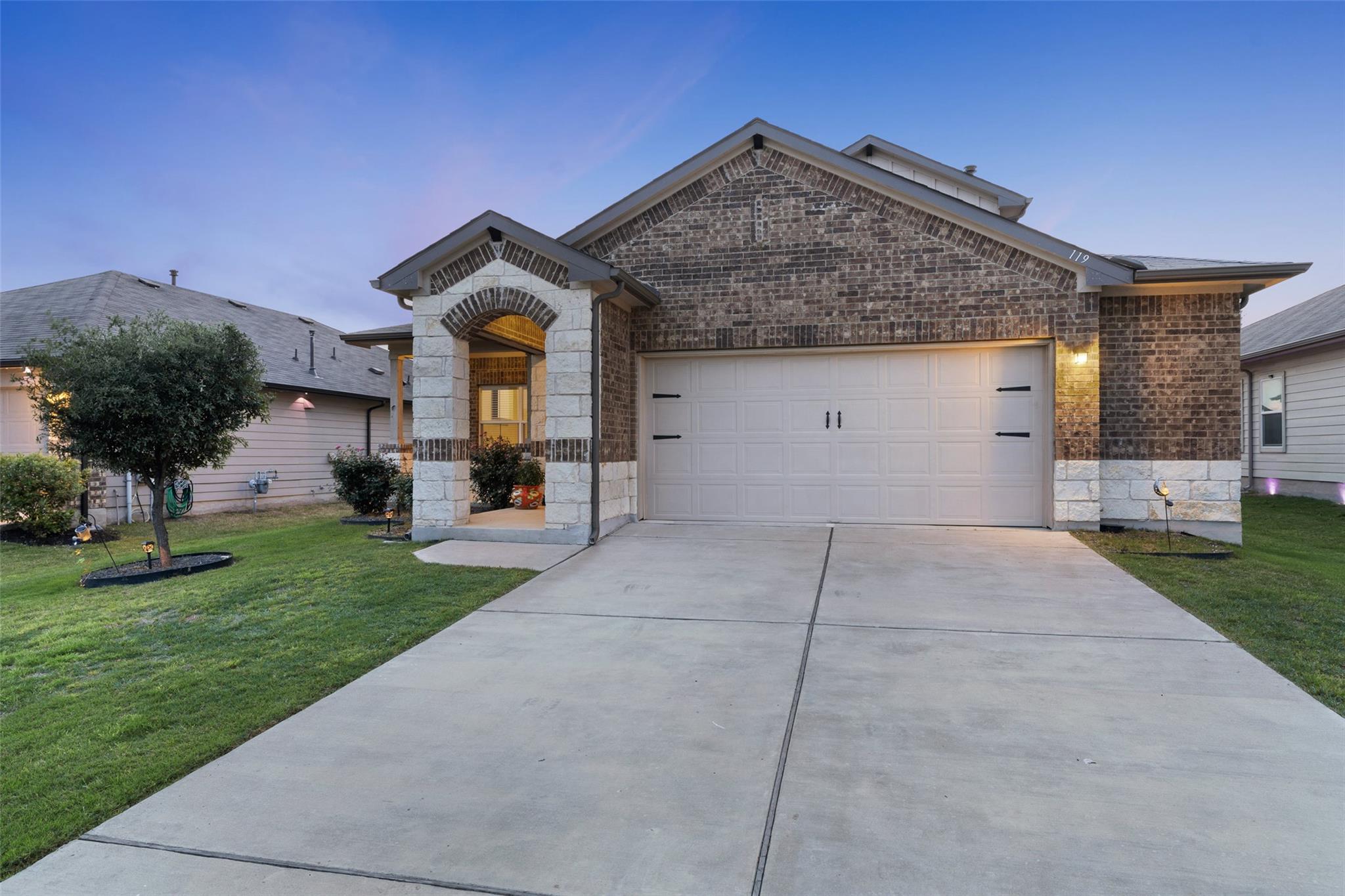 119 Stellamar Dr, Hutto, TX 78634