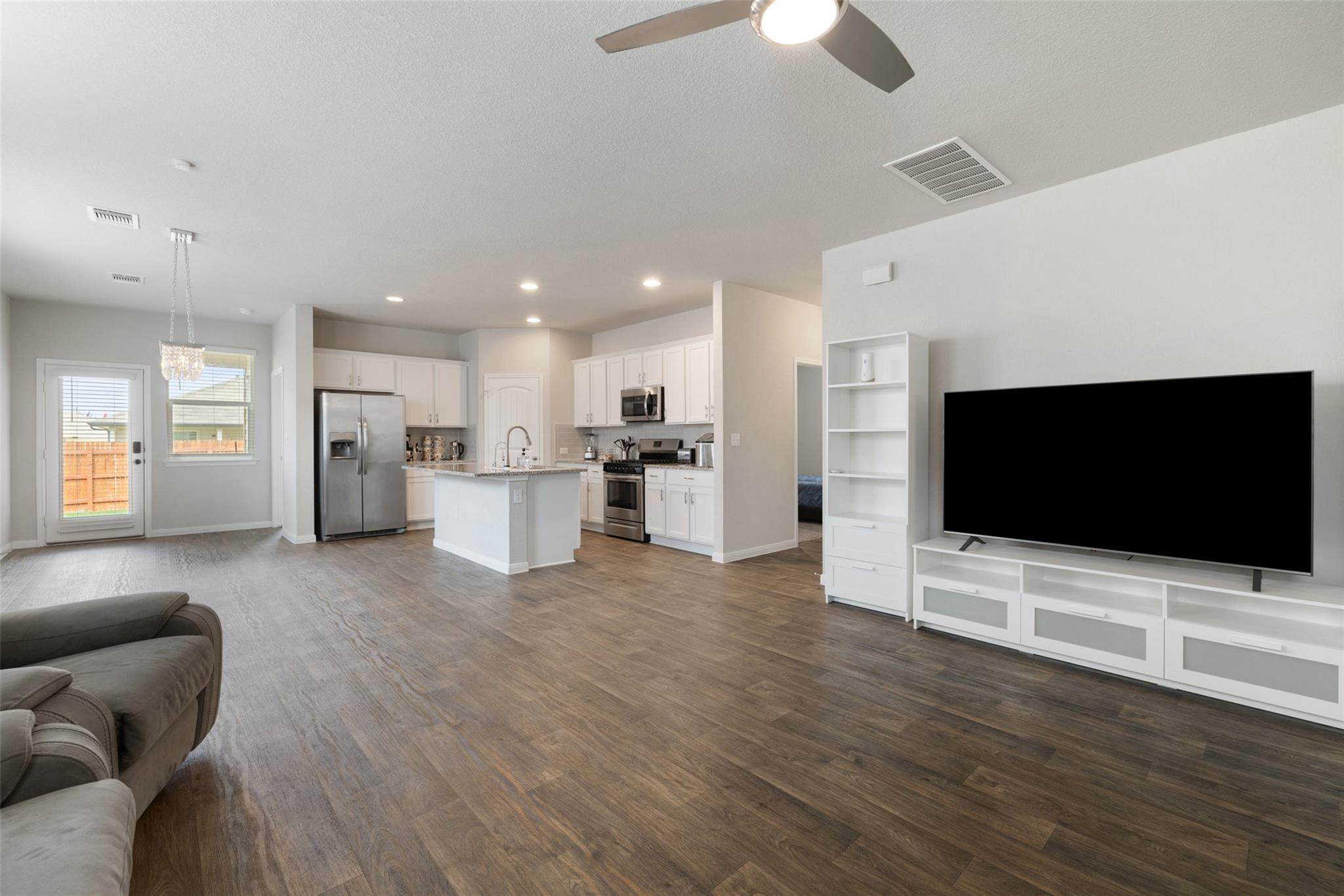 119 Stellamar Dr, Hutto, TX 78634