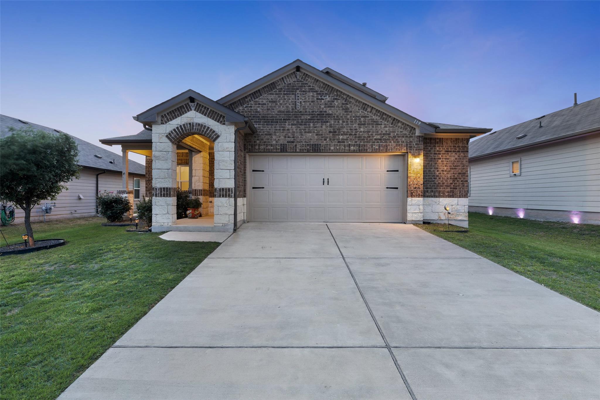 119 Stellamar Dr, Hutto, TX 78634