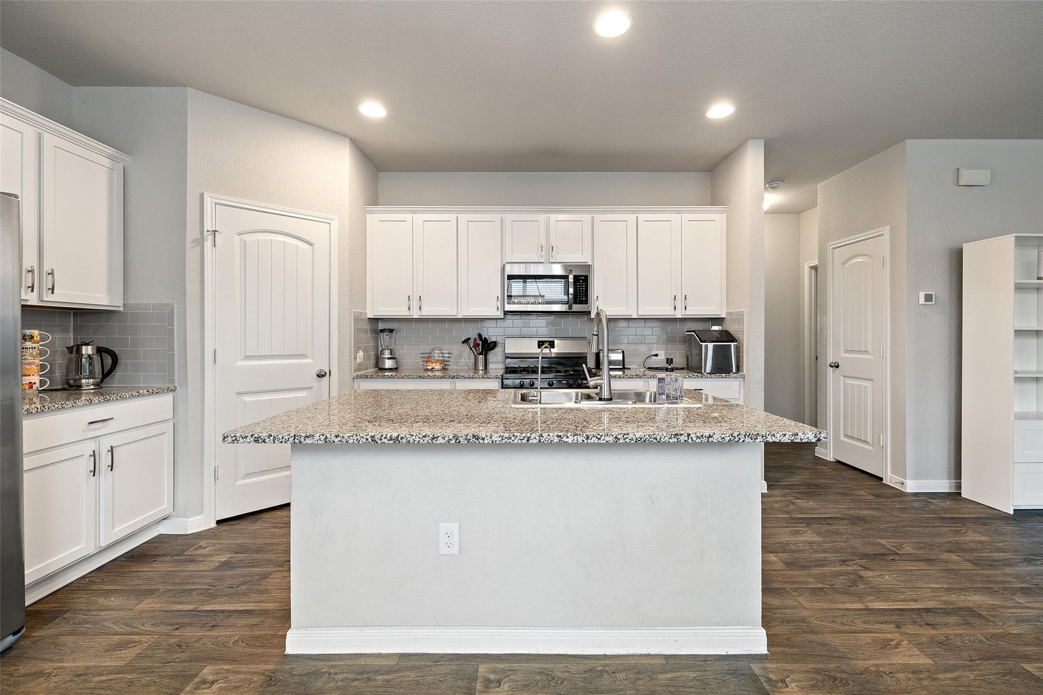 119 Stellamar Dr, Hutto, TX 78634