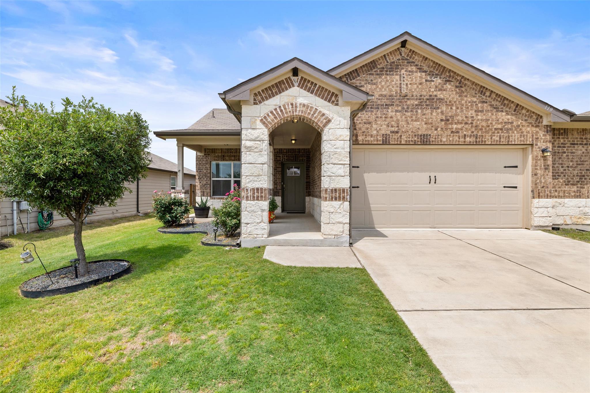 119 Stellamar Dr, Hutto, TX 78634