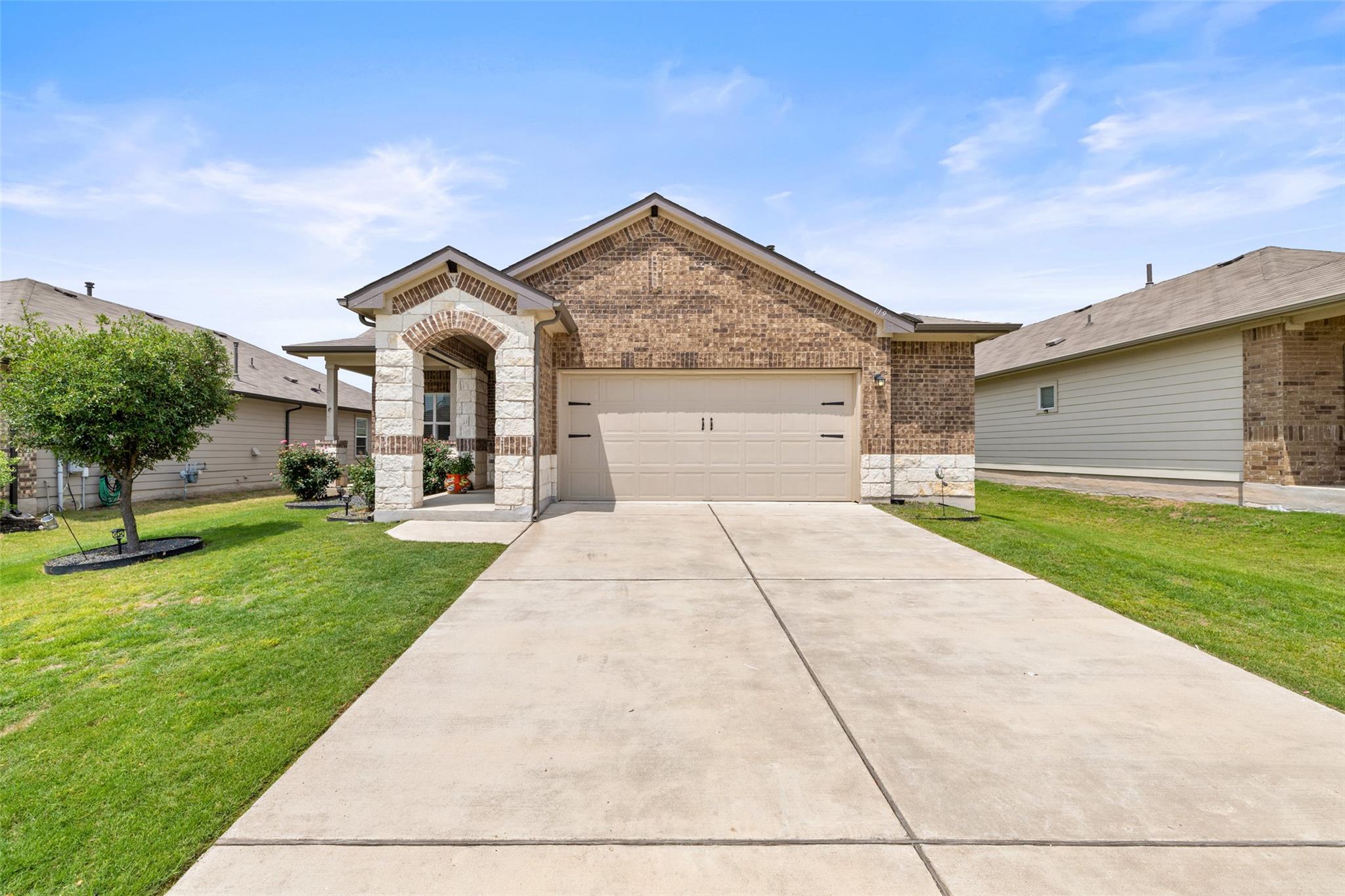 119 Stellamar Dr, Hutto, TX 78634