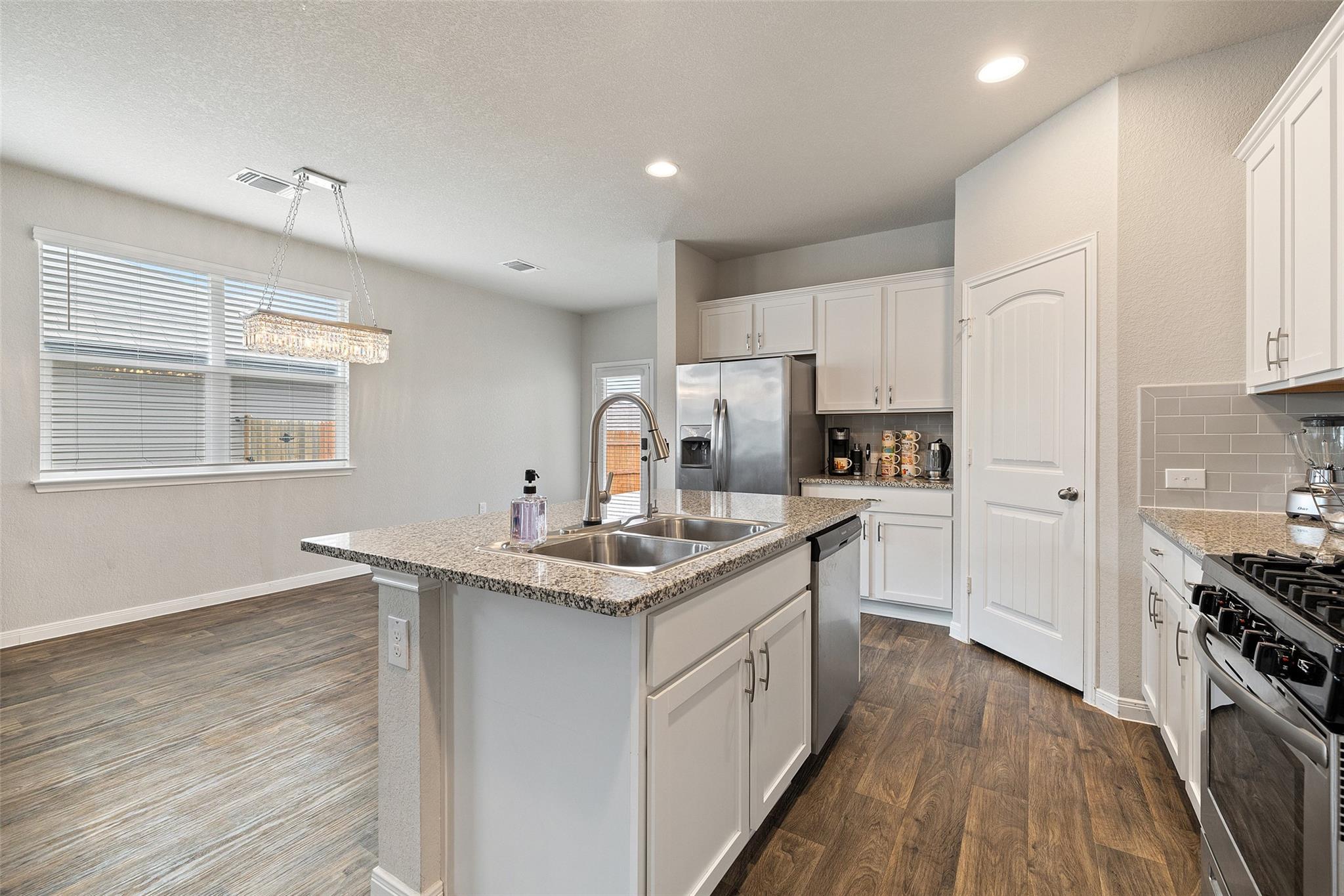 119 Stellamar Dr, Hutto, TX 78634
