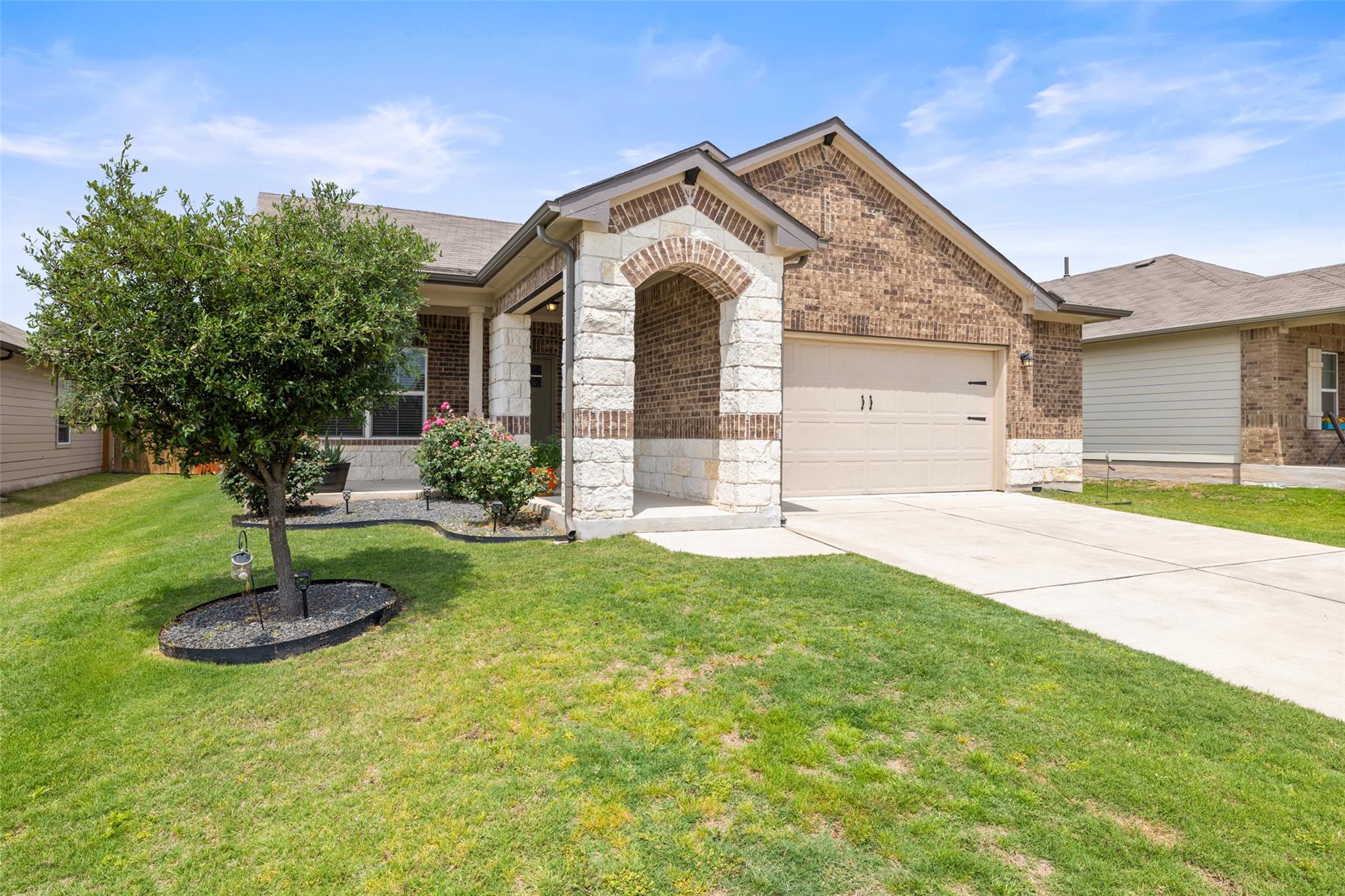 119 Stellamar Dr, Hutto, TX 78634