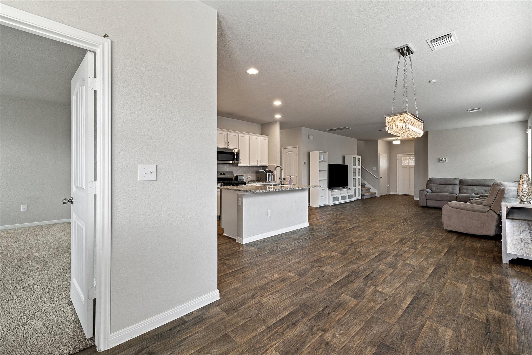 119 Stellamar Dr, Hutto, TX 78634