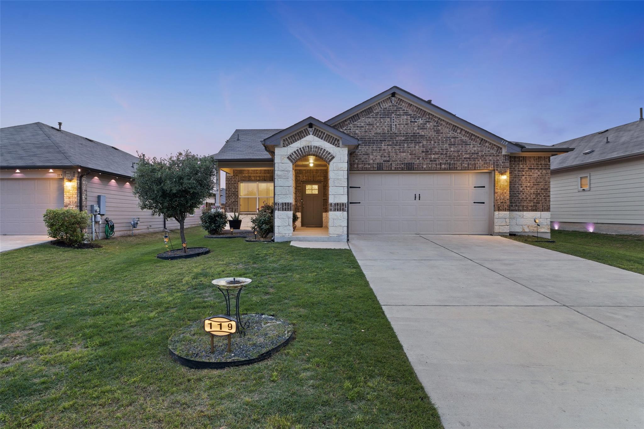 119 Stellamar Dr, Hutto, TX 78634
