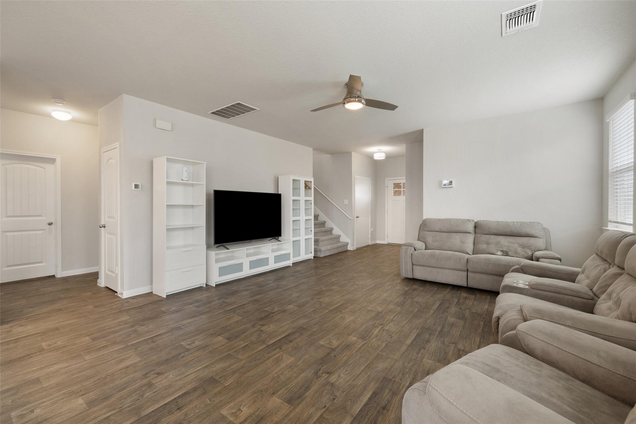 119 Stellamar Dr, Hutto, TX 78634