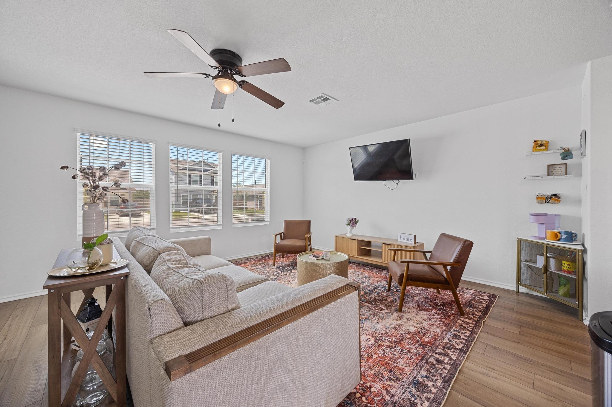 13712 Knights Branch Dr, Elgin, TX 78621