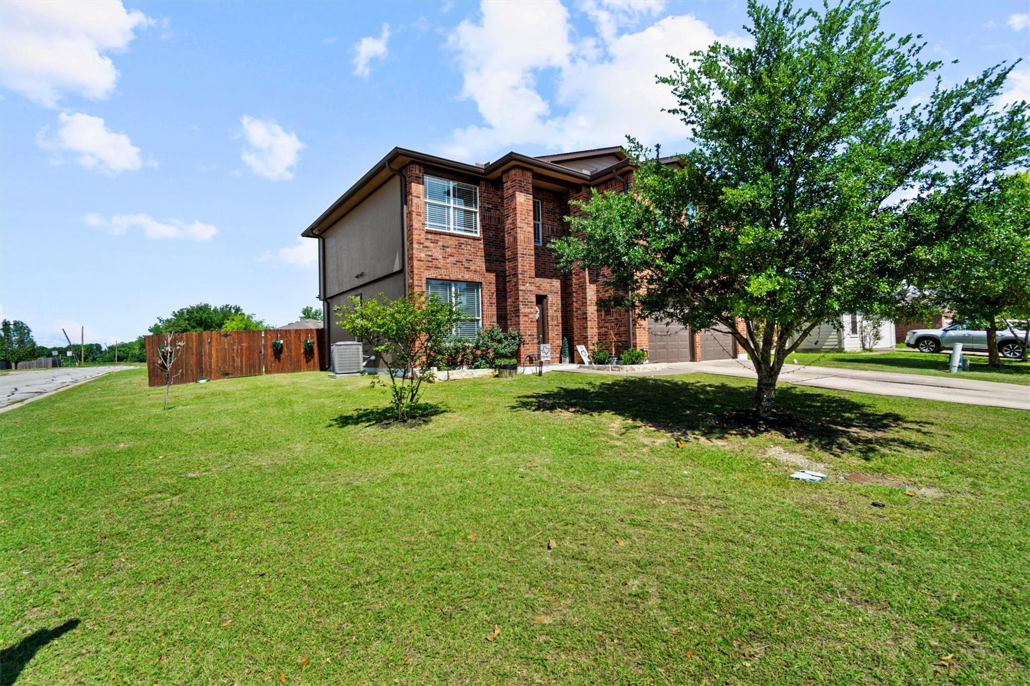 303 Quail Hollow Dr, Hutto, TX 78634