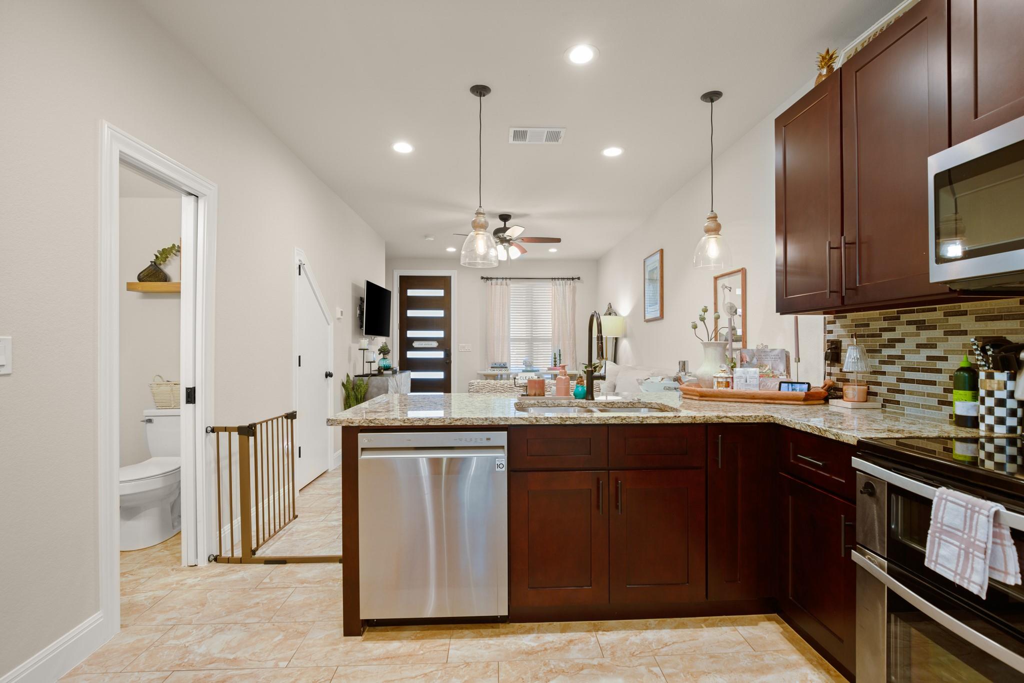 581 Demarett Dr, Point Venture, TX 78645