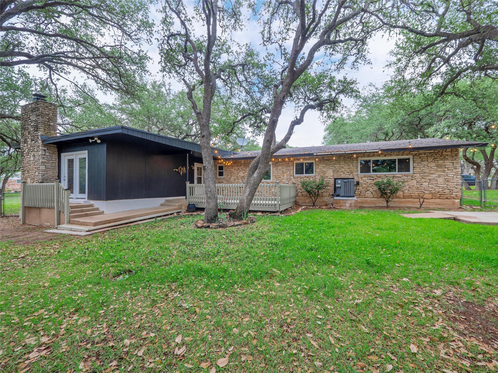 330 Yucca Dr, Kingsland, TX 78639