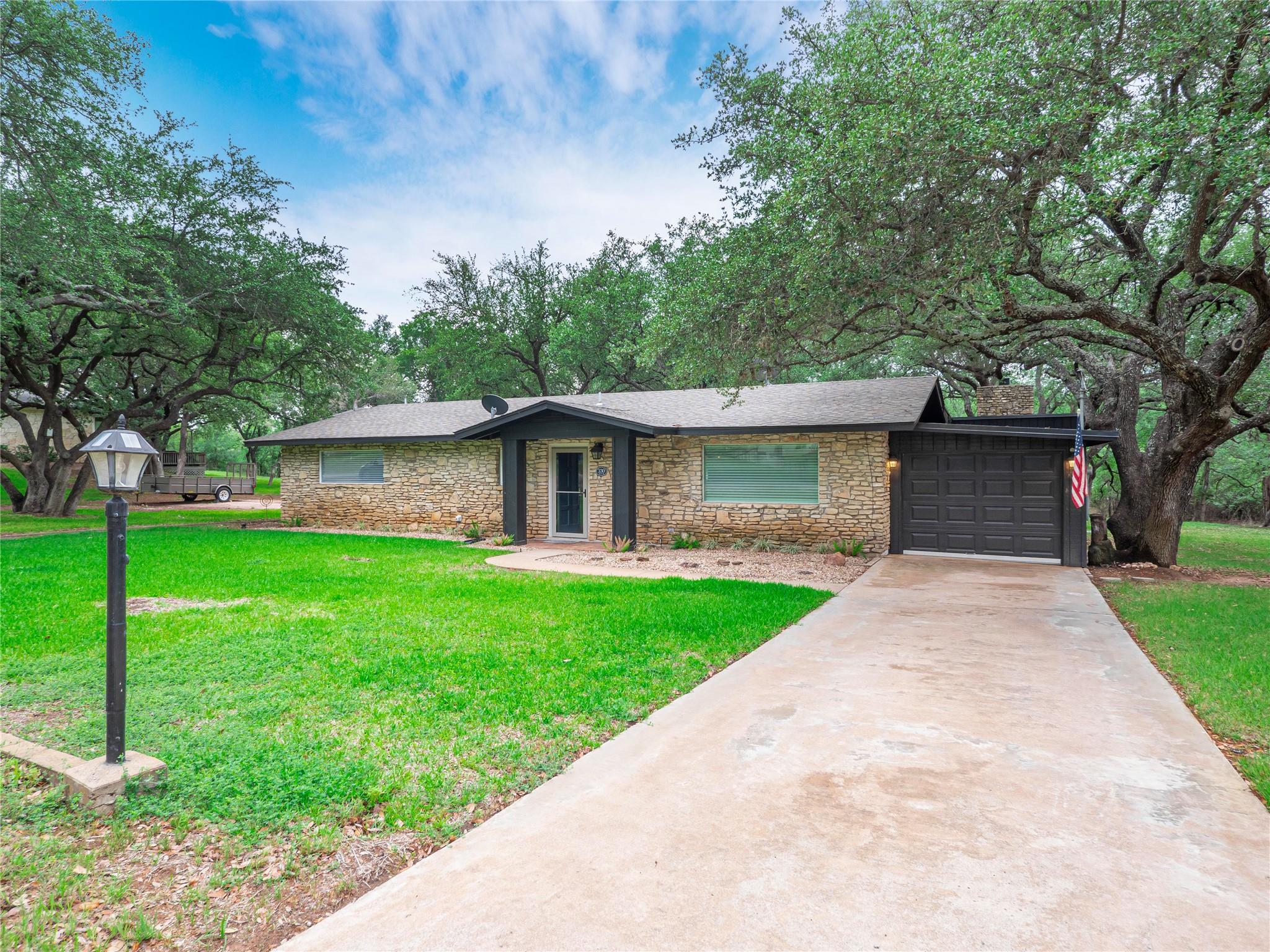 330 Yucca Dr, Kingsland, TX 78639