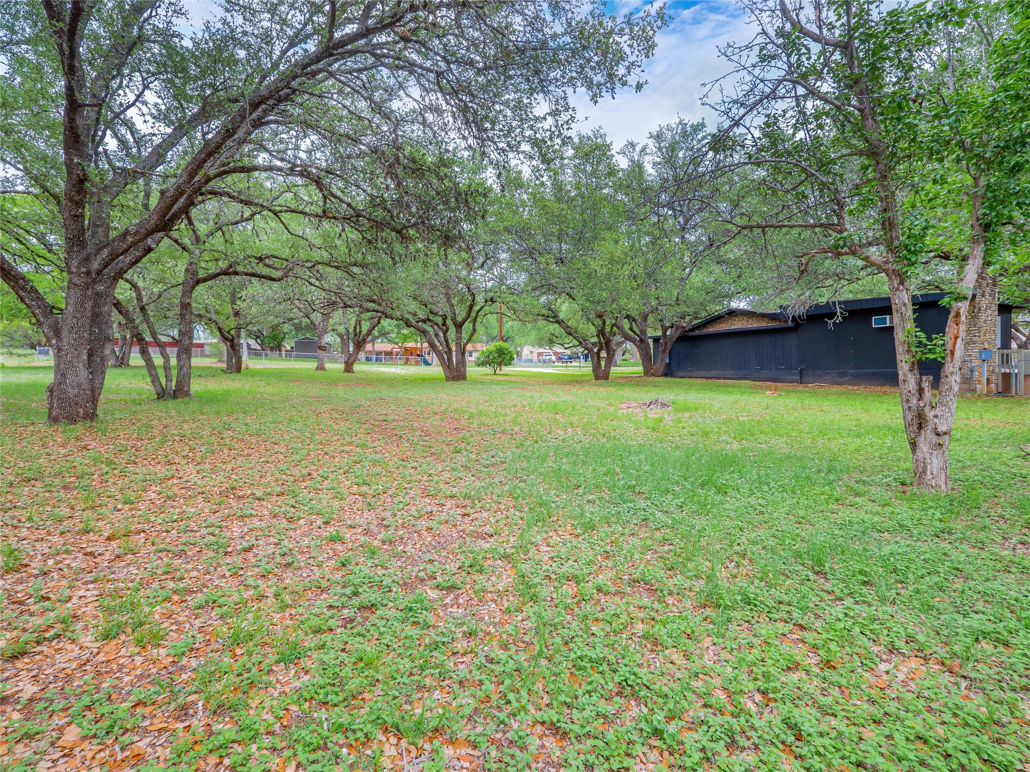 330 Yucca Dr, Kingsland, TX 78639