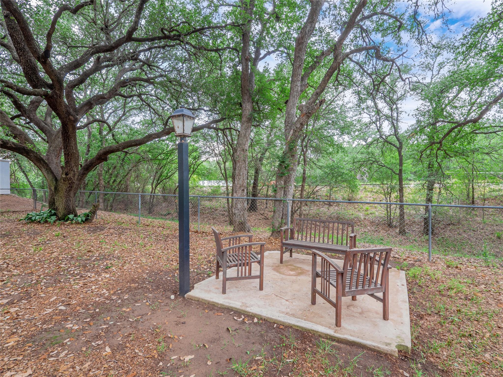 330 Yucca Dr, Kingsland, TX 78639