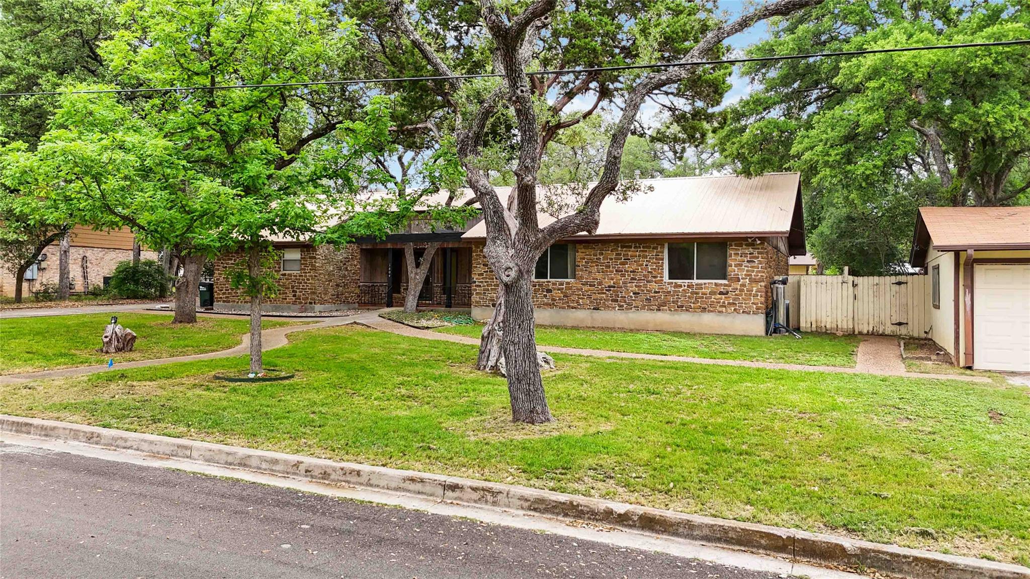 1402 Brown St, San Marcos, TX 78666