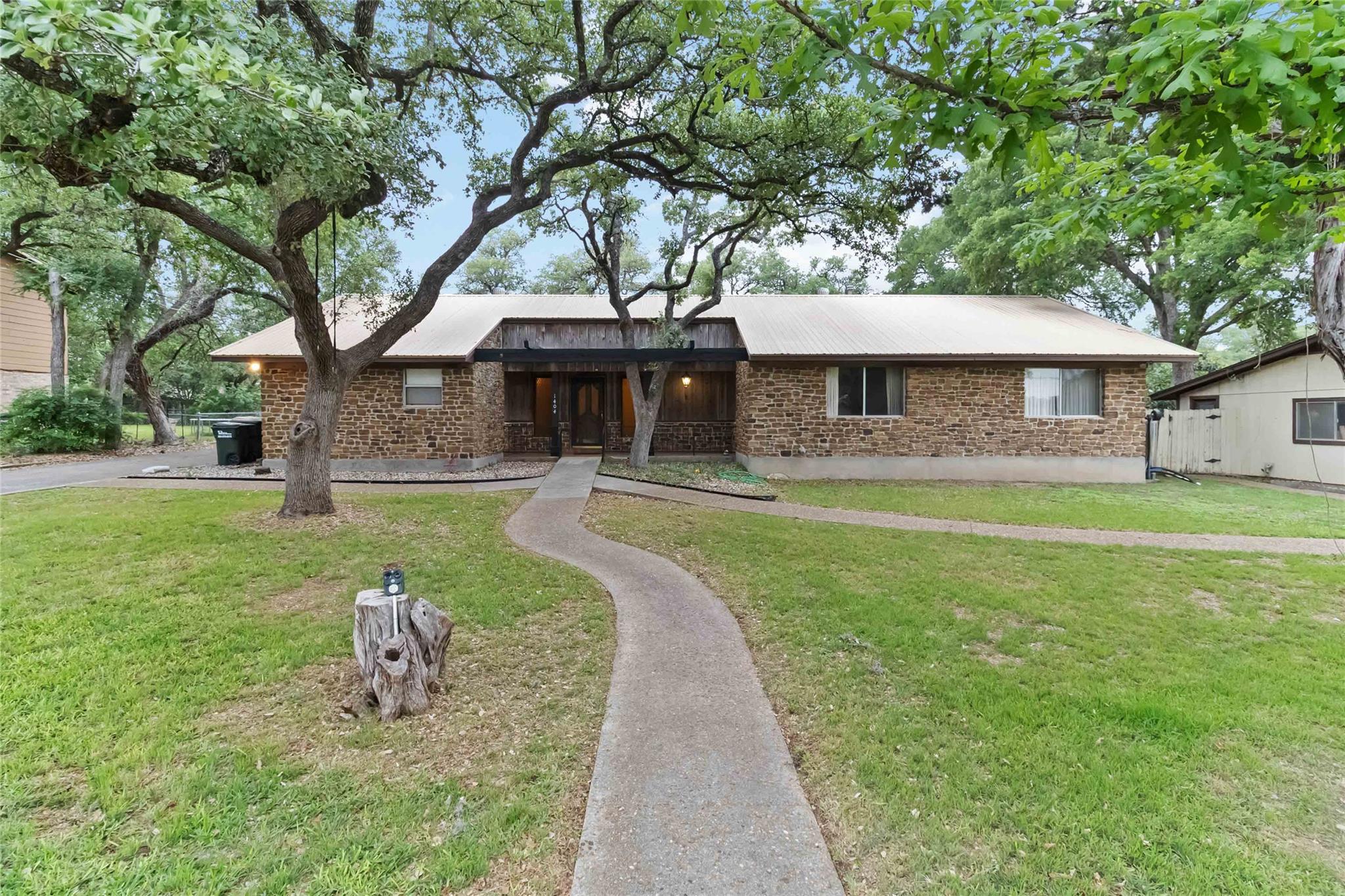 1402 Brown St, San Marcos, TX 78666