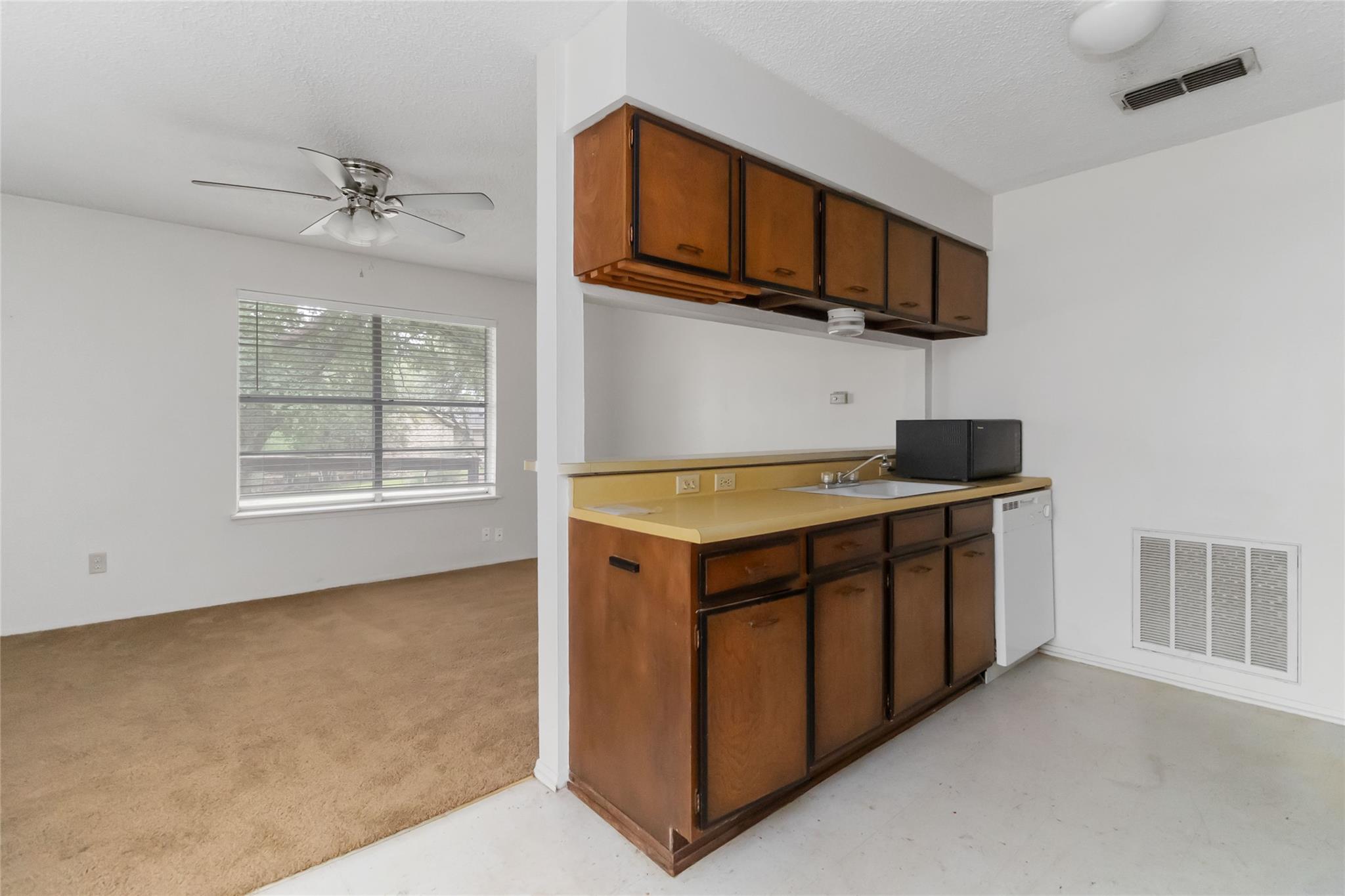 1402 Brown St, San Marcos, TX 78666