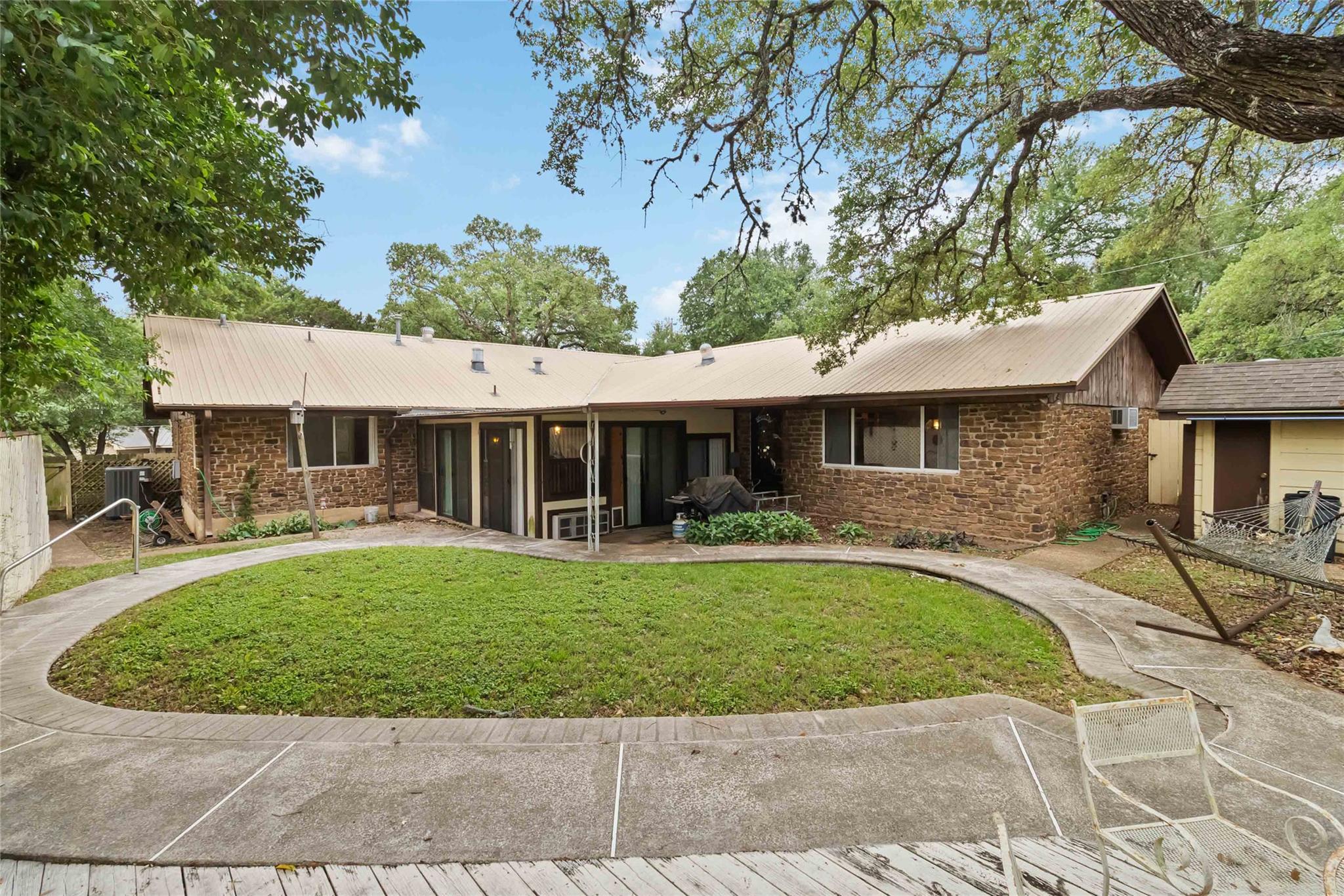 1402 Brown St, San Marcos, TX 78666