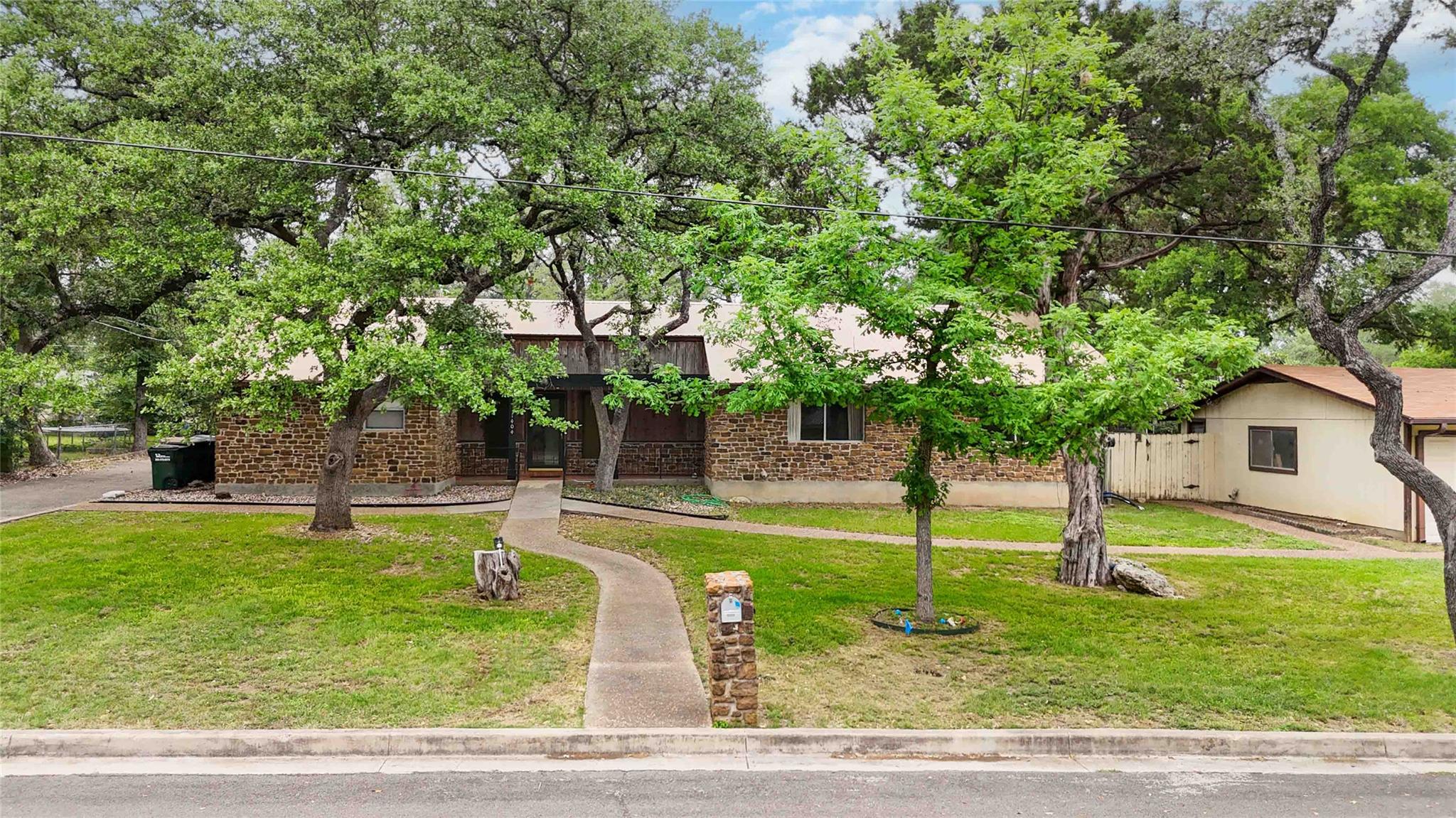 1402 Brown St, San Marcos, TX 78666