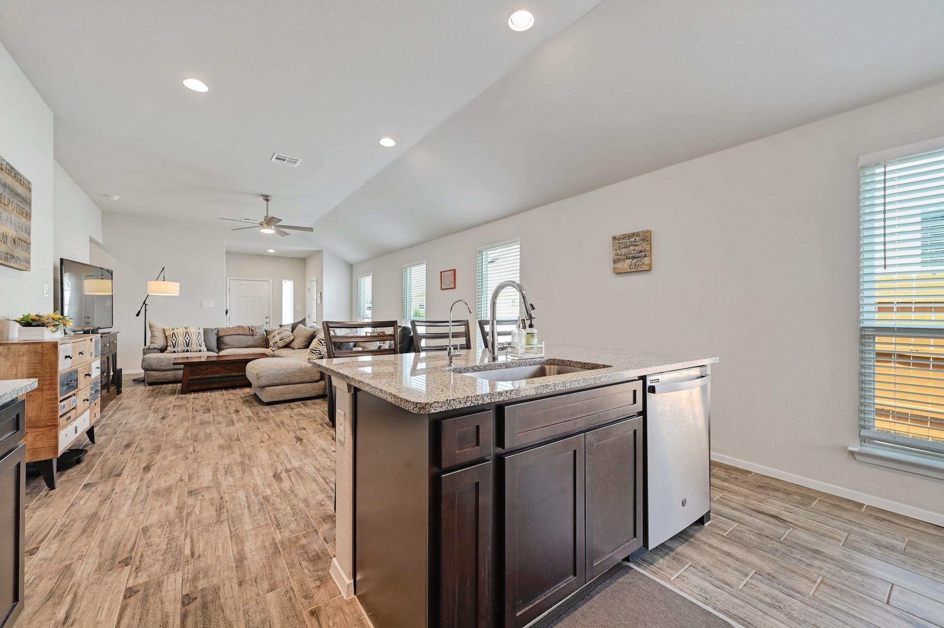 155 Lyndon Dr, San Marcos, TX 78666