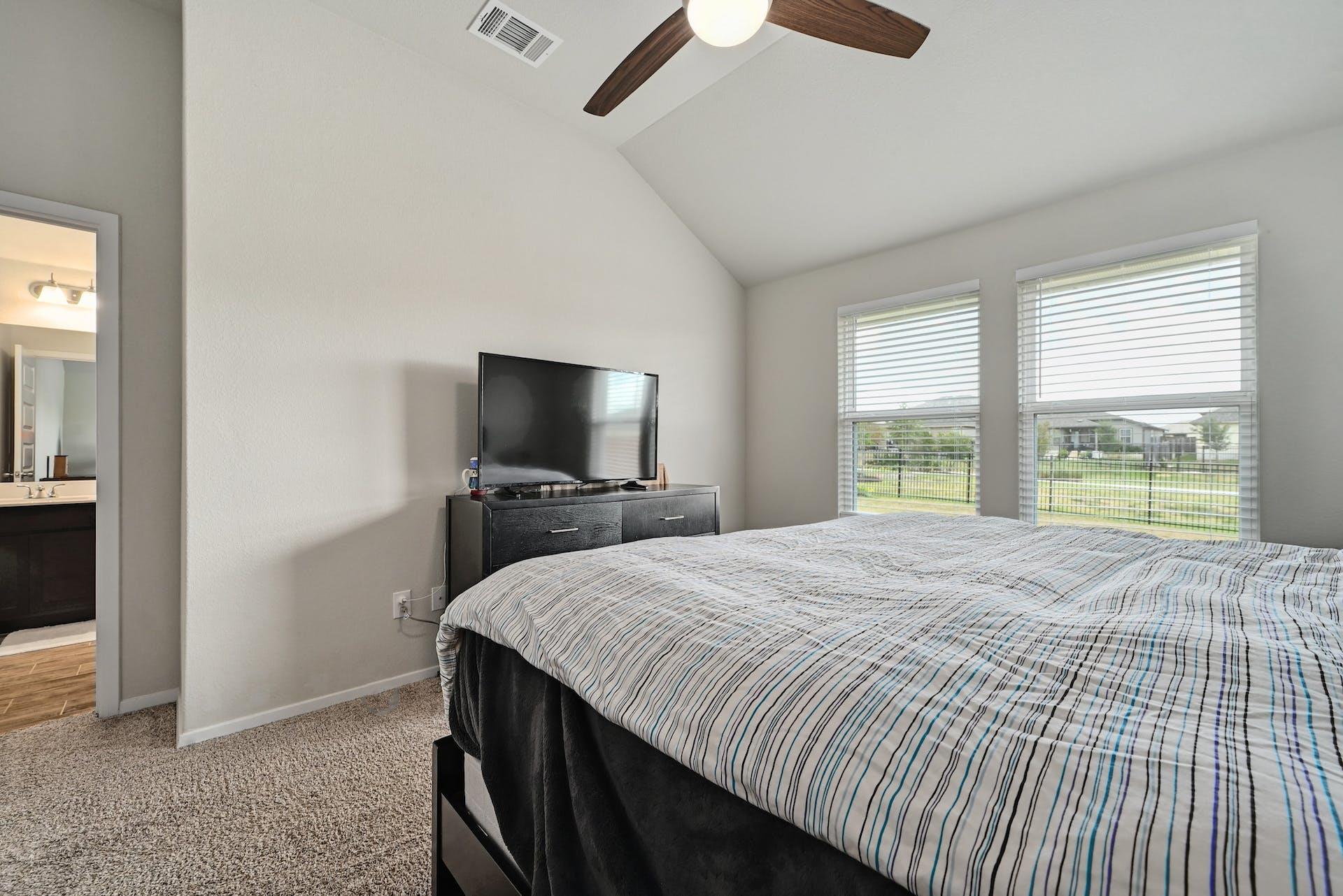 155 Lyndon Dr, San Marcos, TX 78666