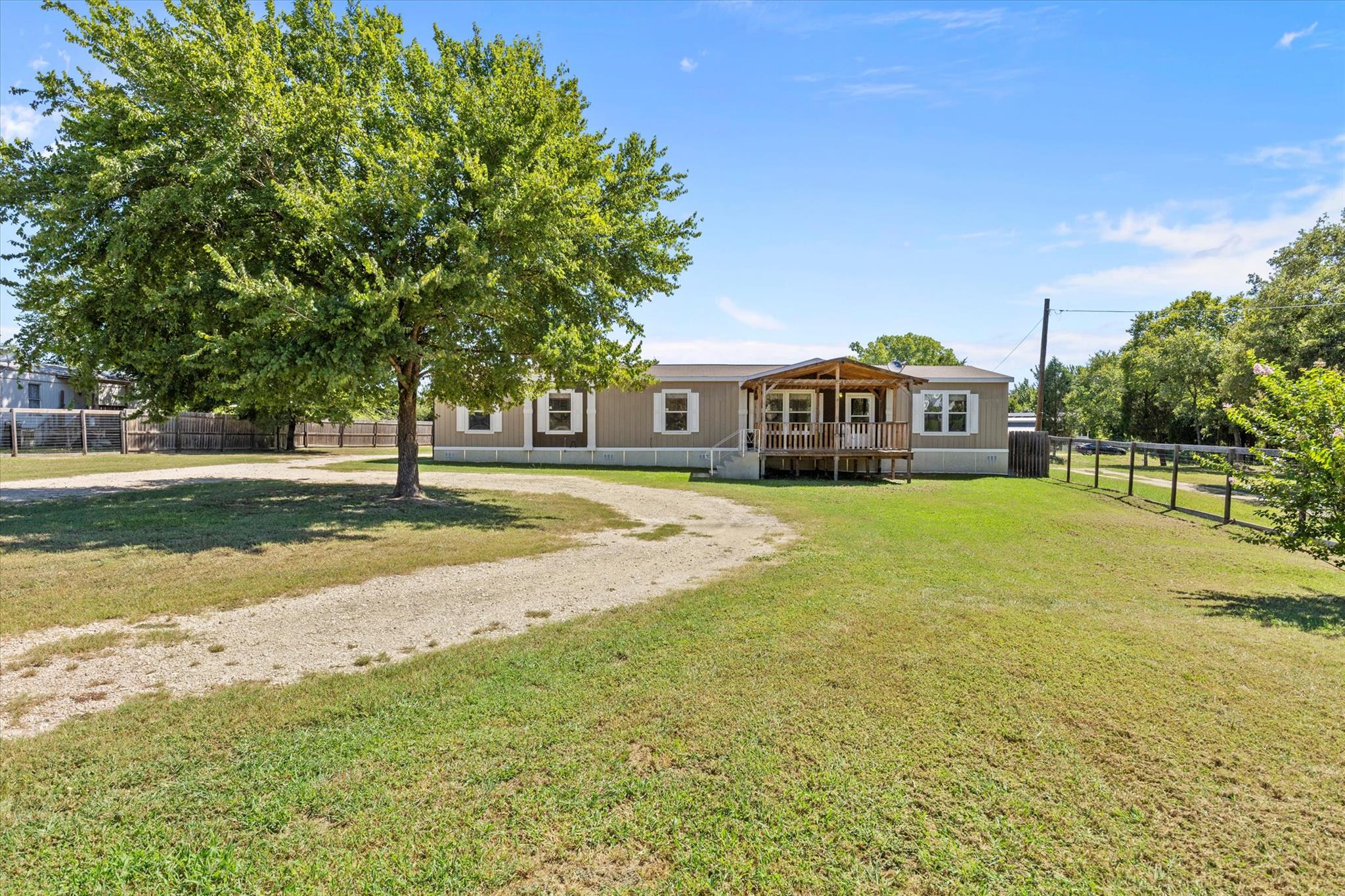 212 Old Coach Ln, Elgin, TX 78621