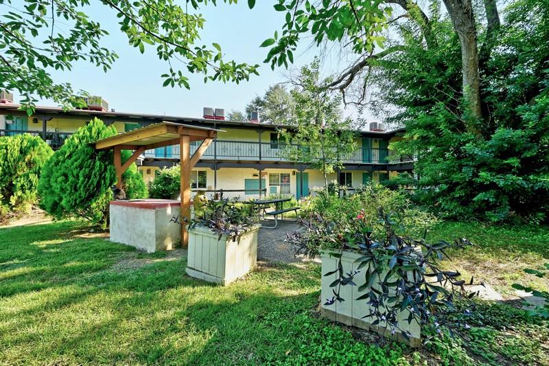 711 Eberhart Ln # 204, Austin, TX 78745