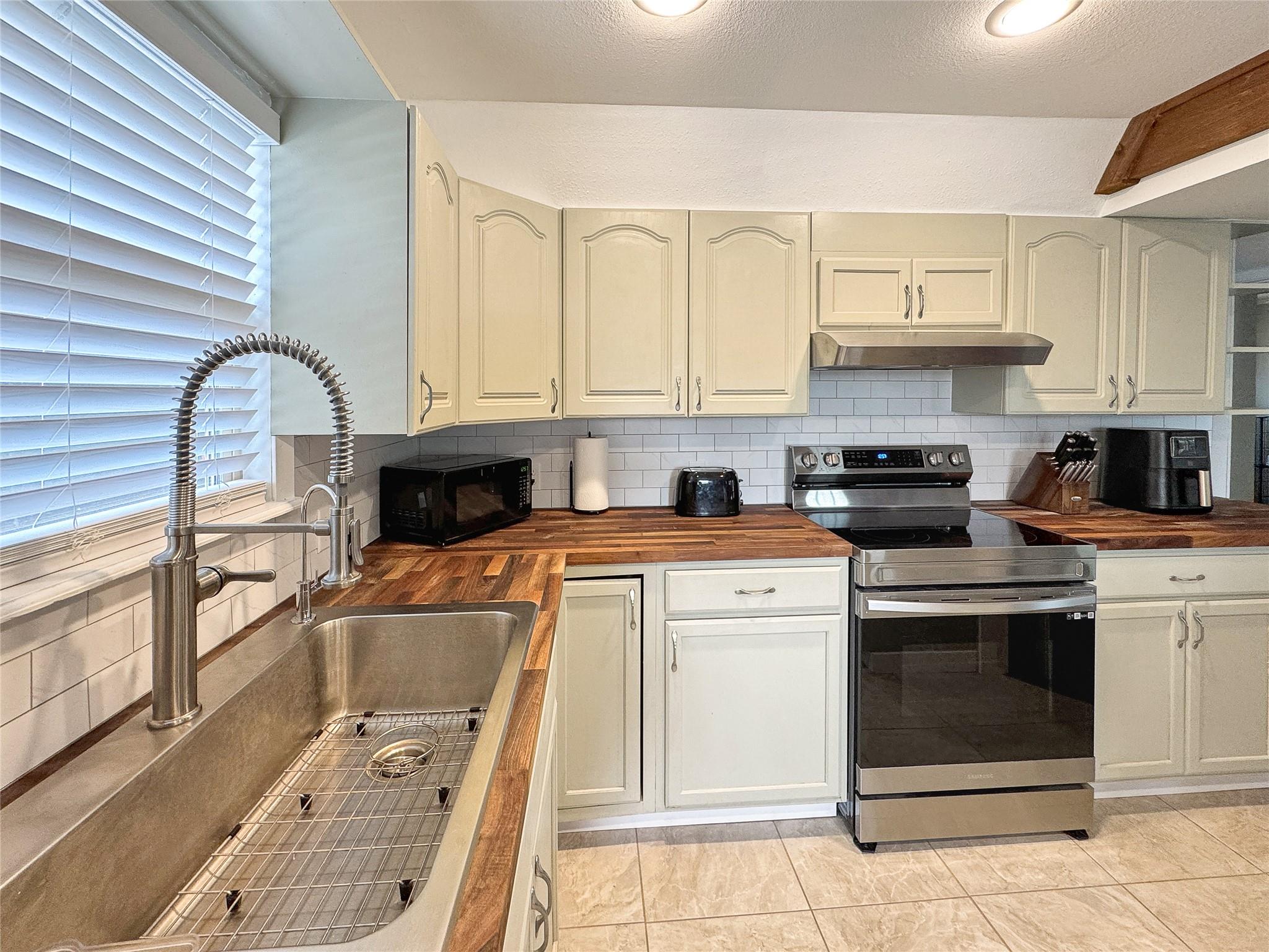 209 Lake Forest Frst, Canyon Lake, TX 78133