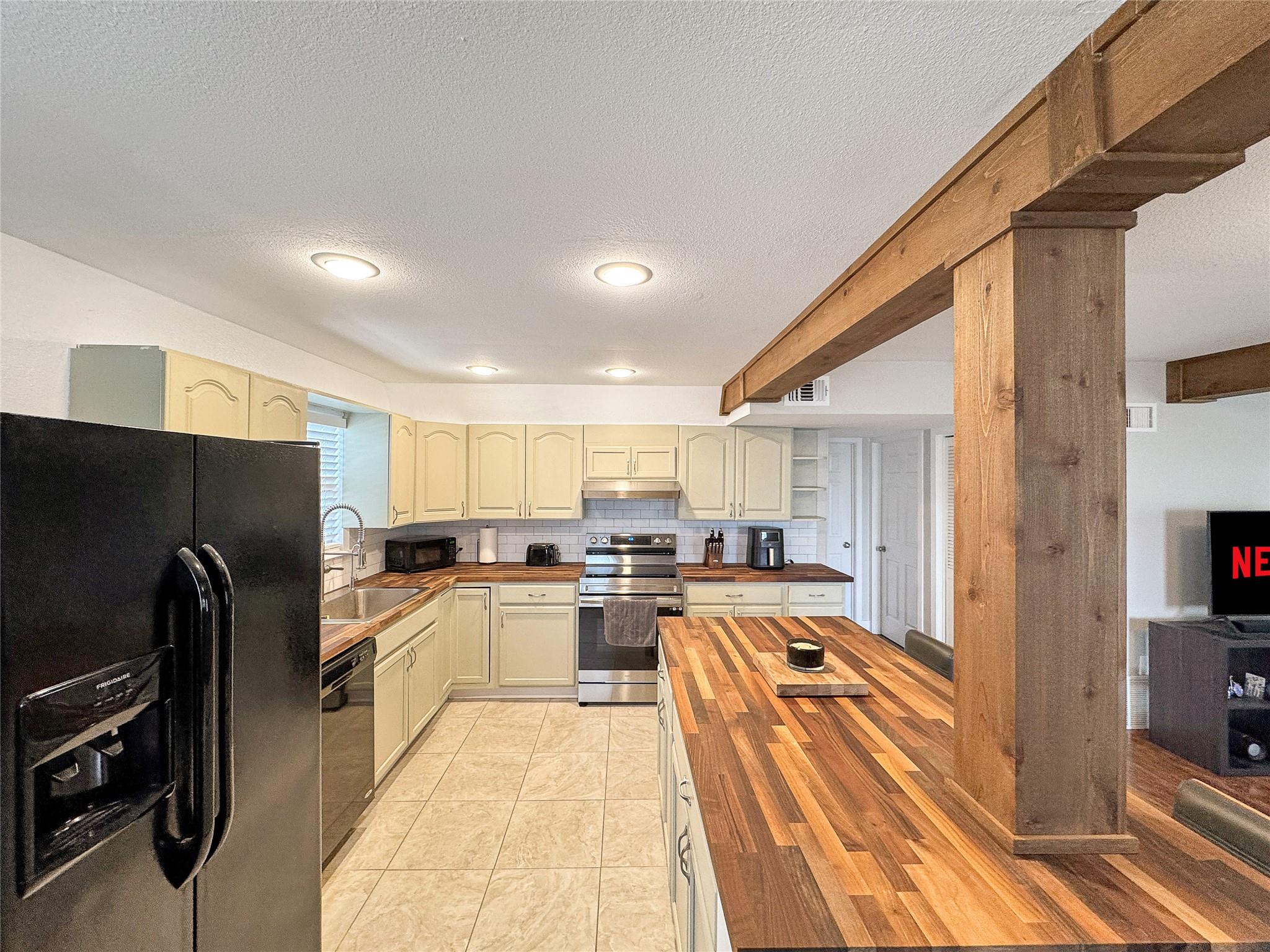 209 Lake Forest Frst, Canyon Lake, TX 78133