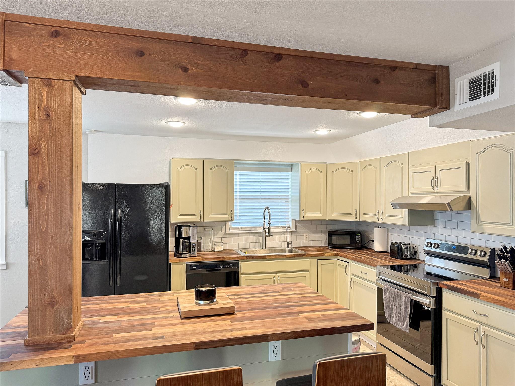 209 Lake Forest Frst, Canyon Lake, TX 78133